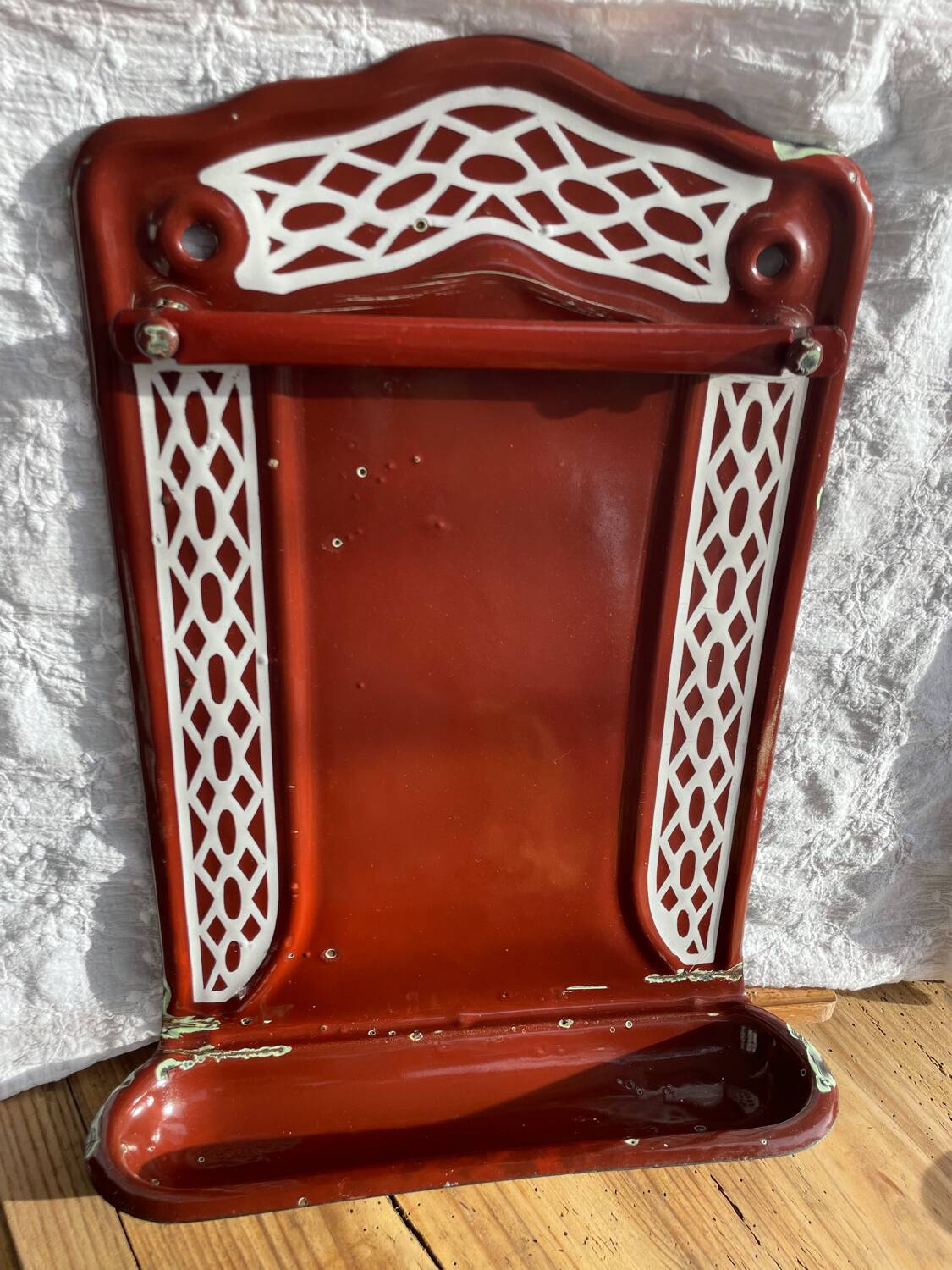 Enamelled kitchen sheet metal plate