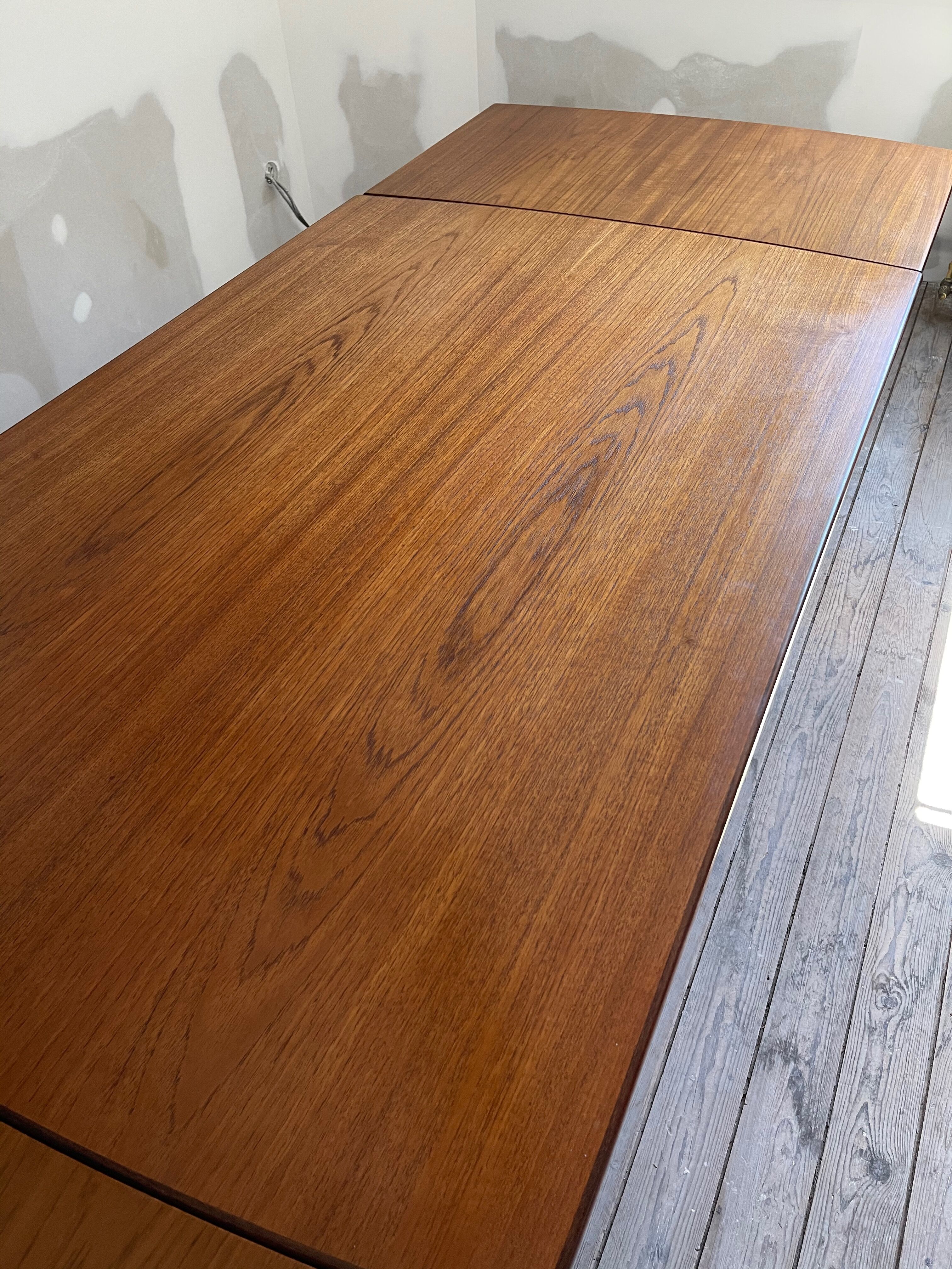 Scandinavian table in tack