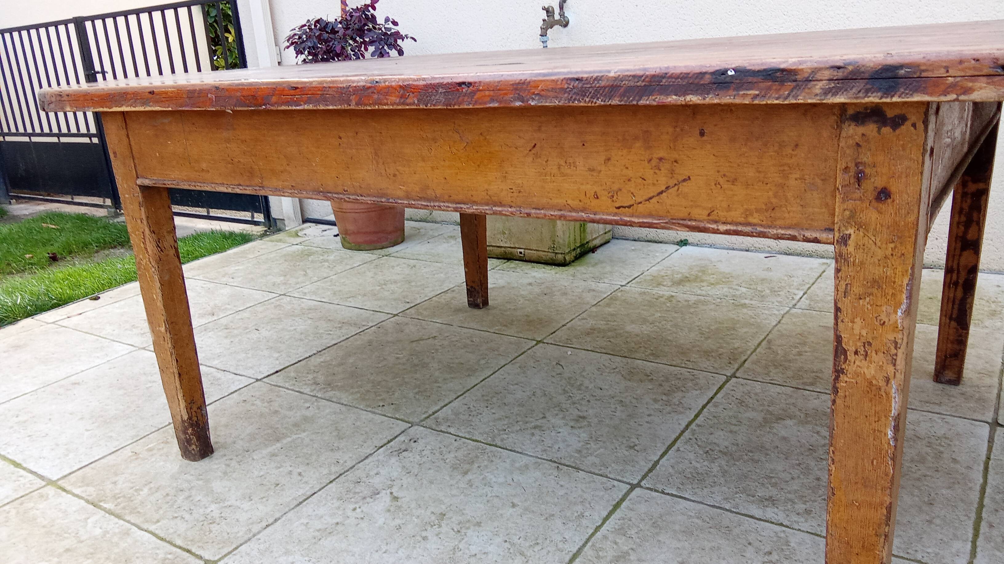 Old oval farm table 2m42