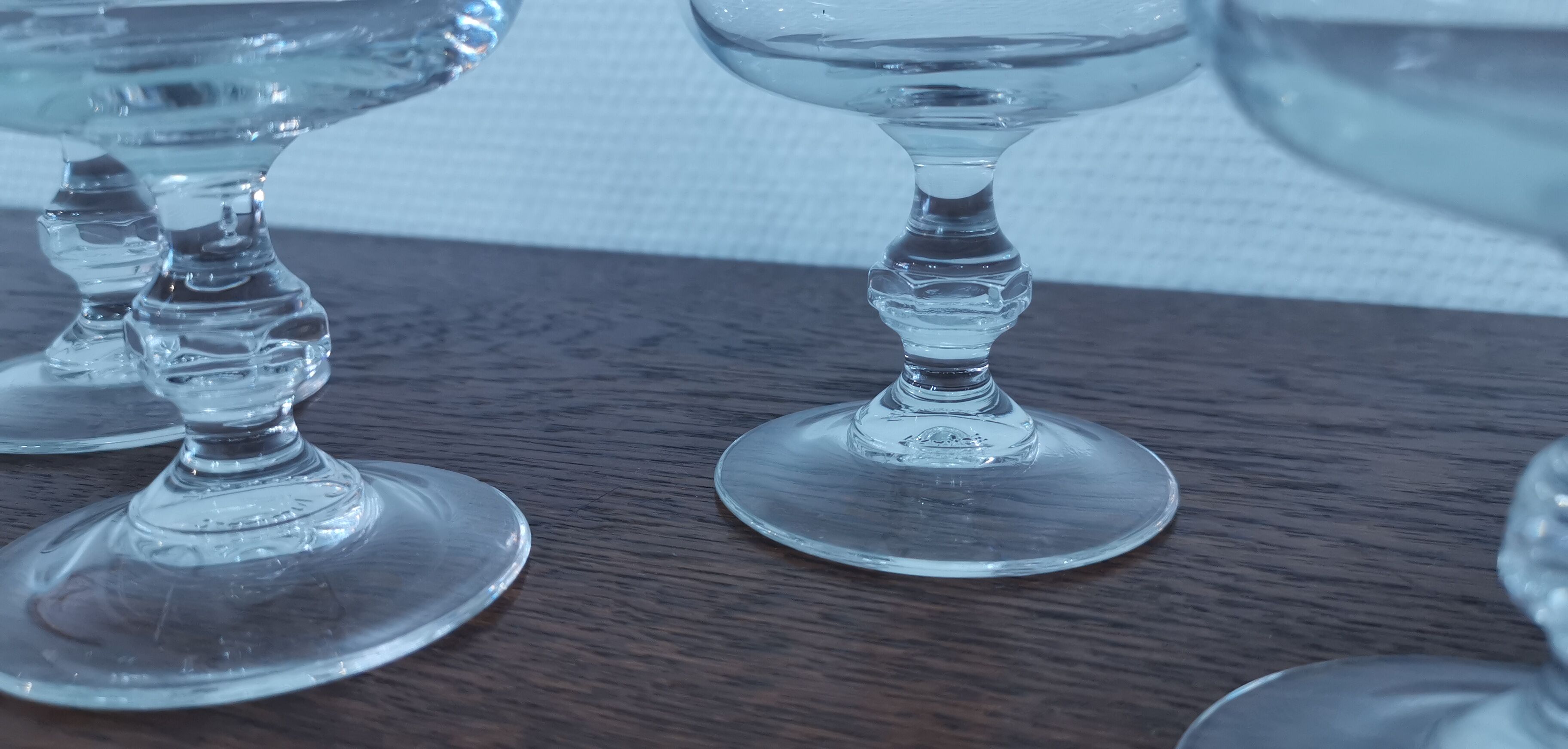 Set of 6 water glasses on crystal feet, grape decoration and vine shoot Luminarc
