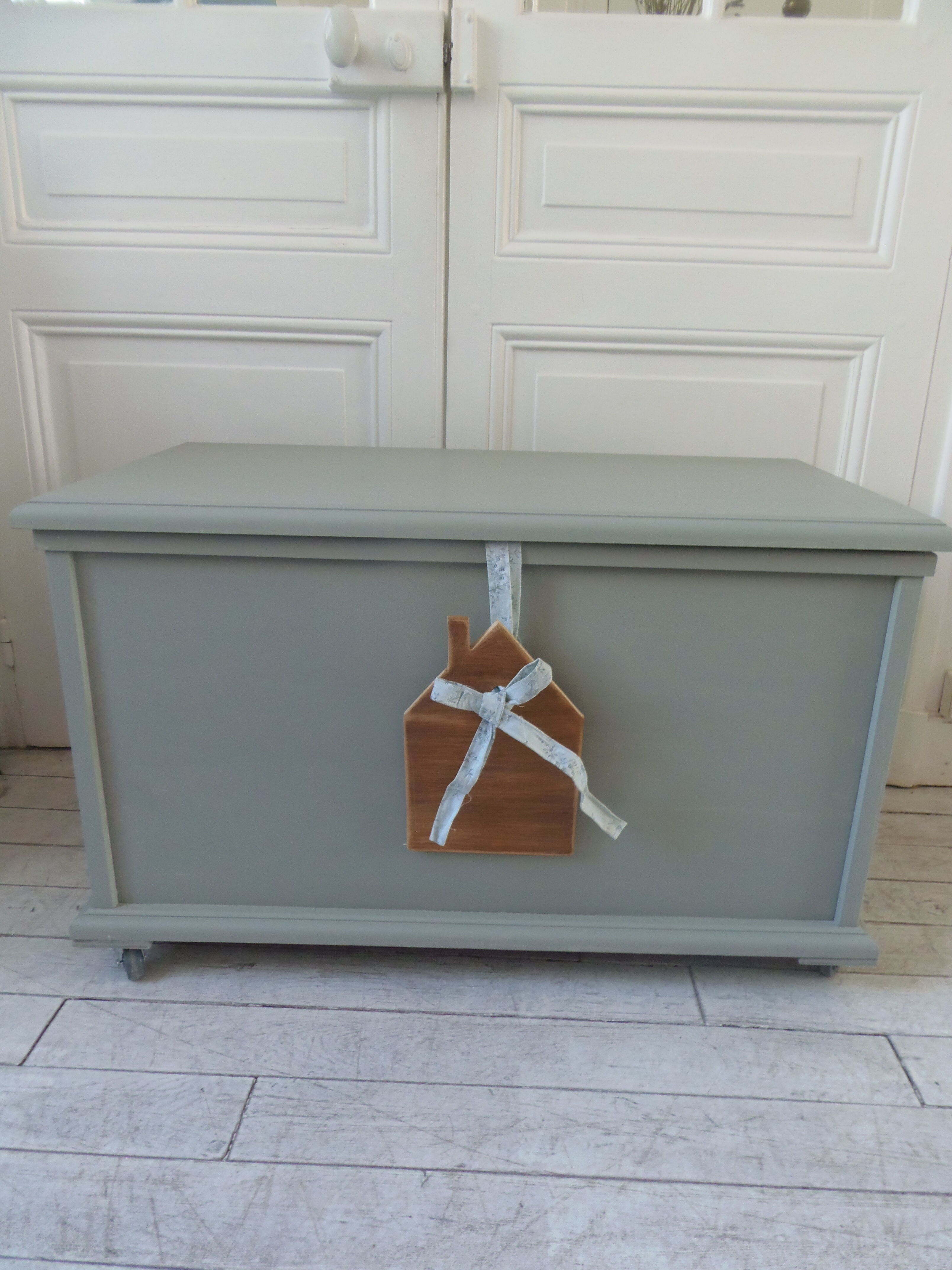 Toy chest on wheels patinated green of gray
