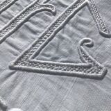 Embroidered pillowcase MC daytime relief pellets Métis scale