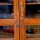 Ancien cabinet vitré en teck birman