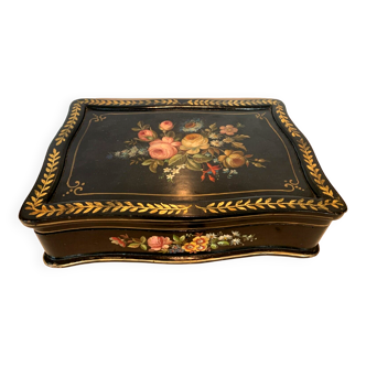 Coffret a châles en bois laqué noir Décor d'un bouquet de fleurs XIX siècle