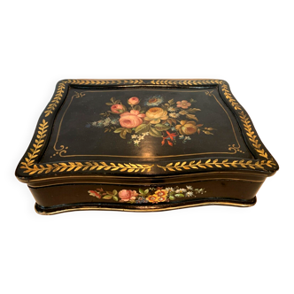 Box with shawls in black lacquered wood Decor of a bouquet of flowers XIX century