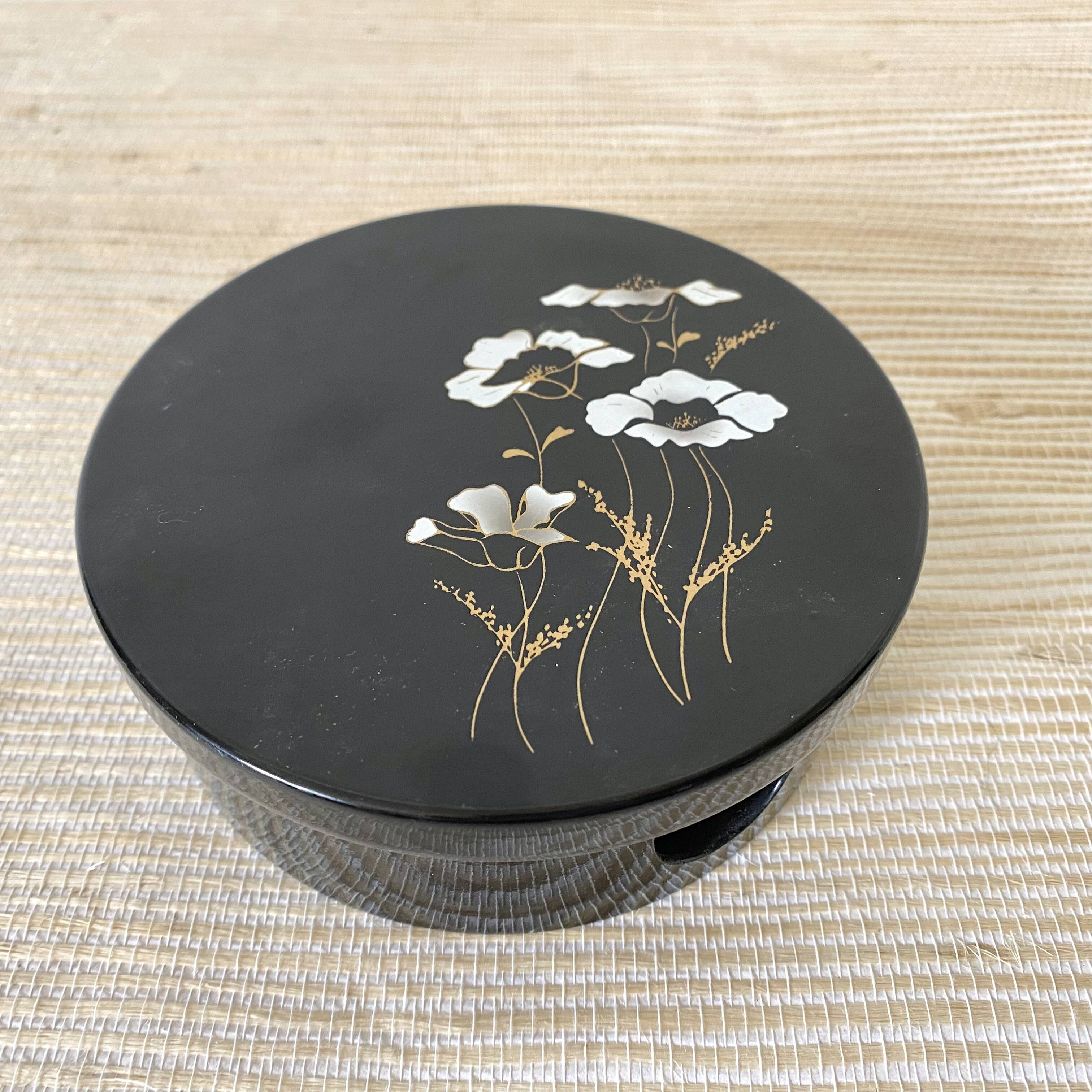 Dessous de verre fleuris en bois laqué