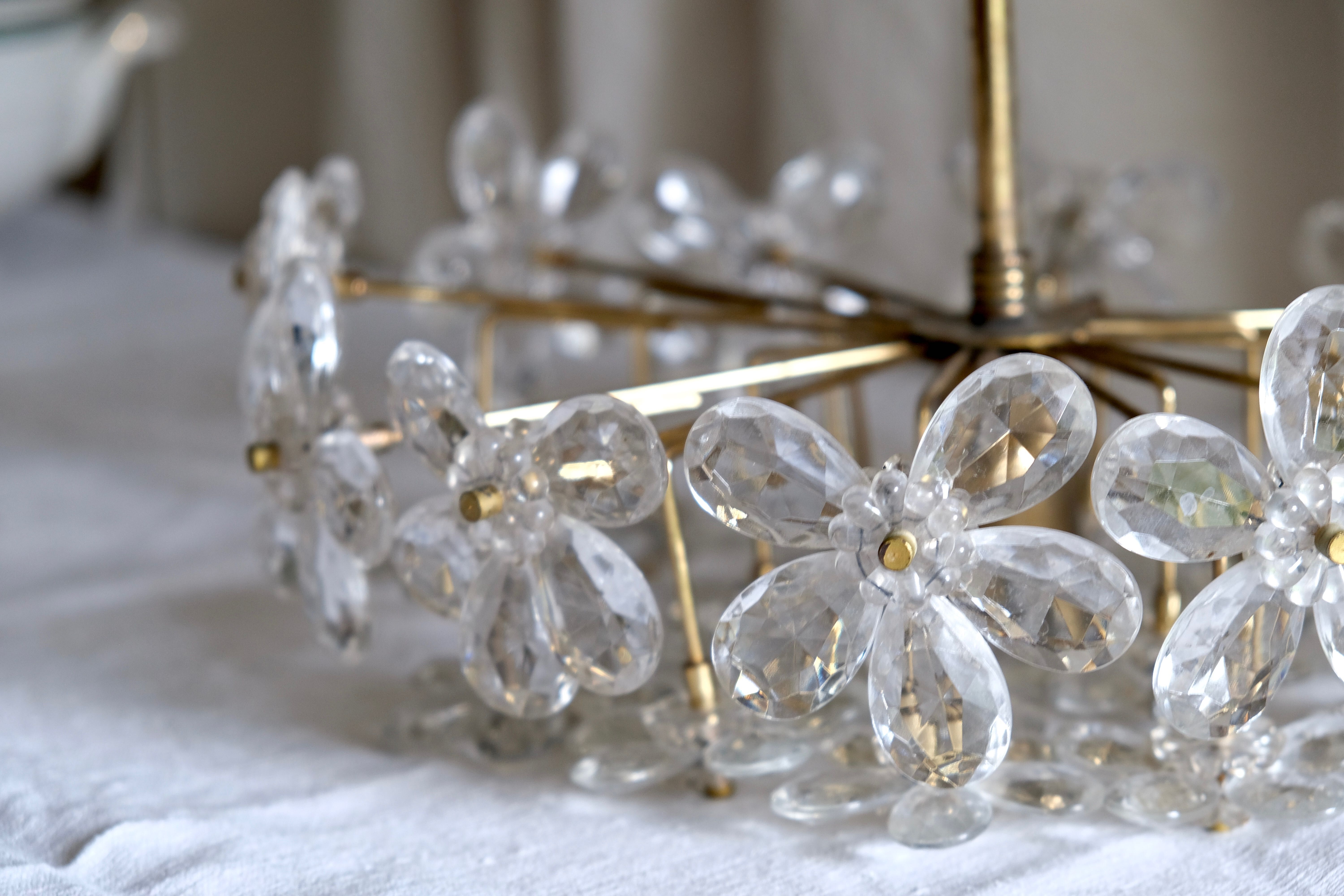 Ceiling flowers in murano glass and brass