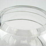 Vase boule en cristal, taillé spirale