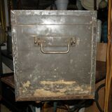 Beautiful cabinetmaker's trunk in wood and metal from the 1900s. With 3 storage compartments