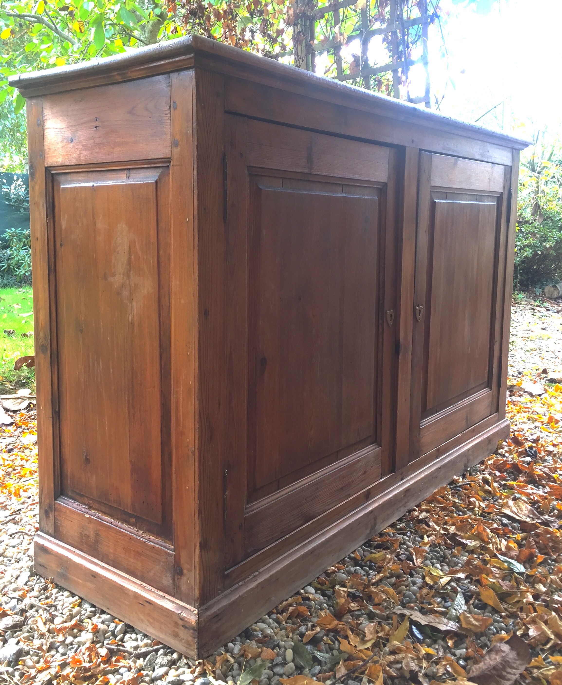 English style in pitch pine buffet