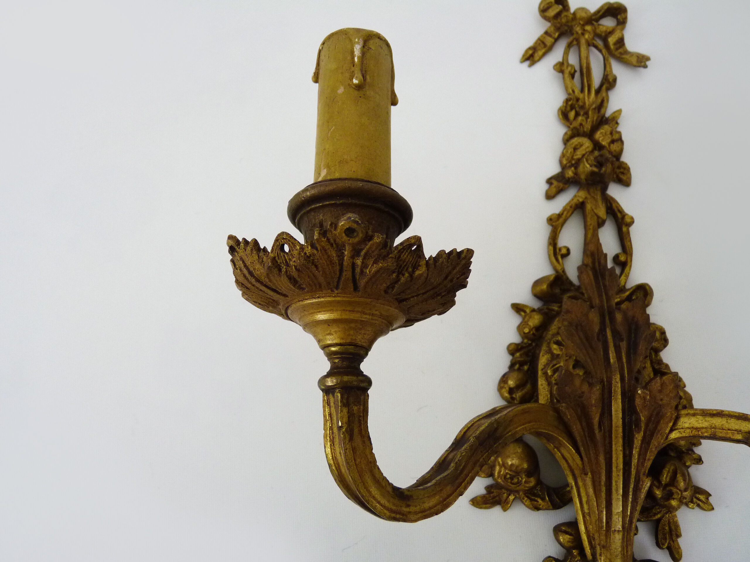 Vintage wall lamp decorated with ribbon and grape. Louis XVI style. XIXth