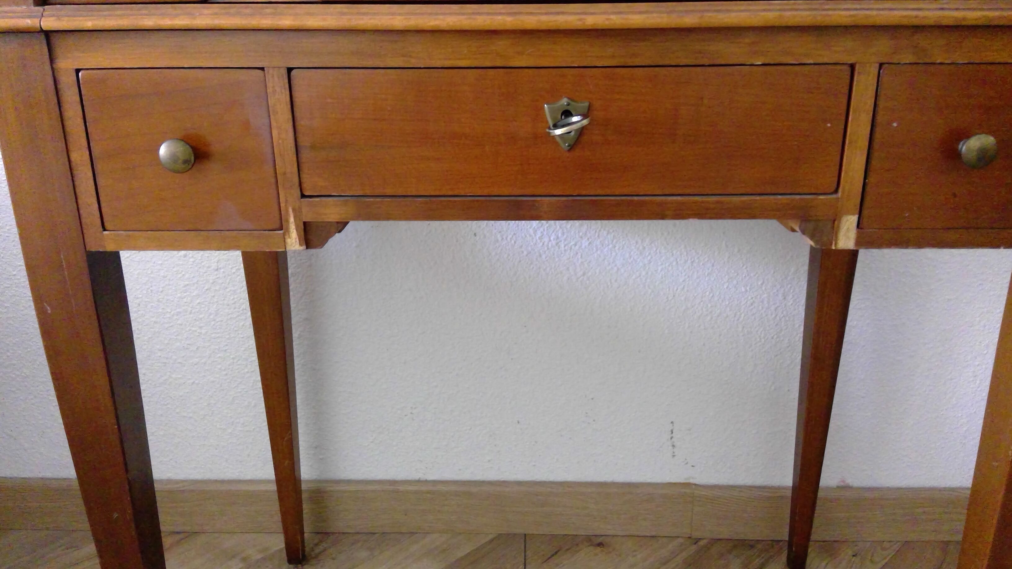 Secretary cylinder