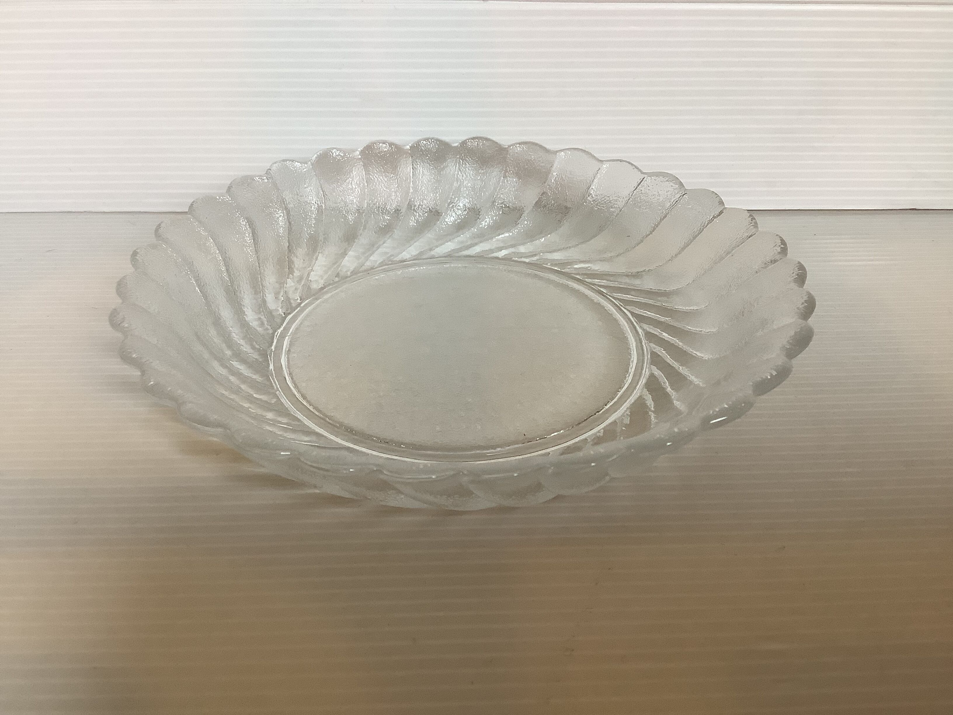 Twisted glass catchall