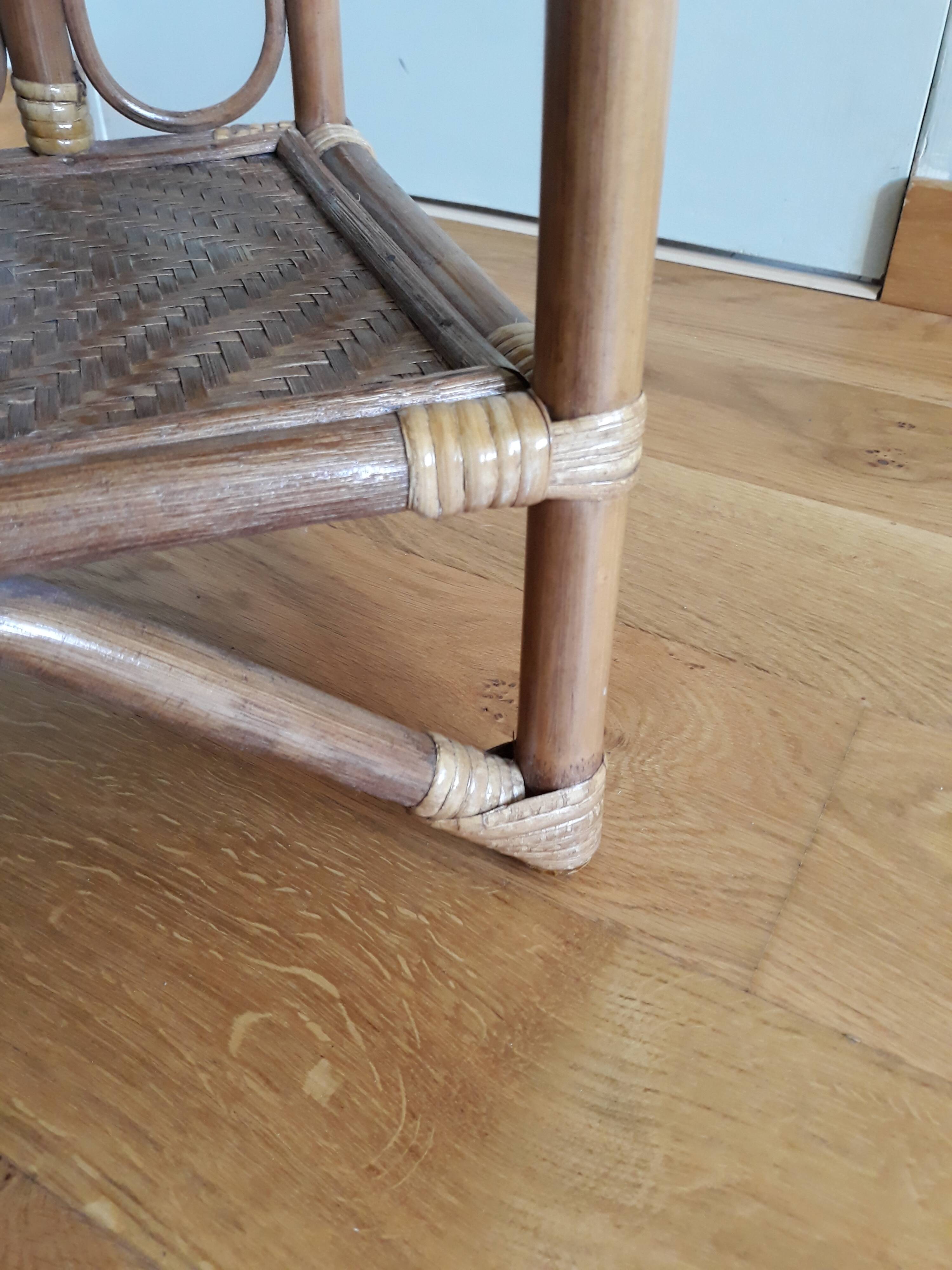 Light rattan shelf with canning