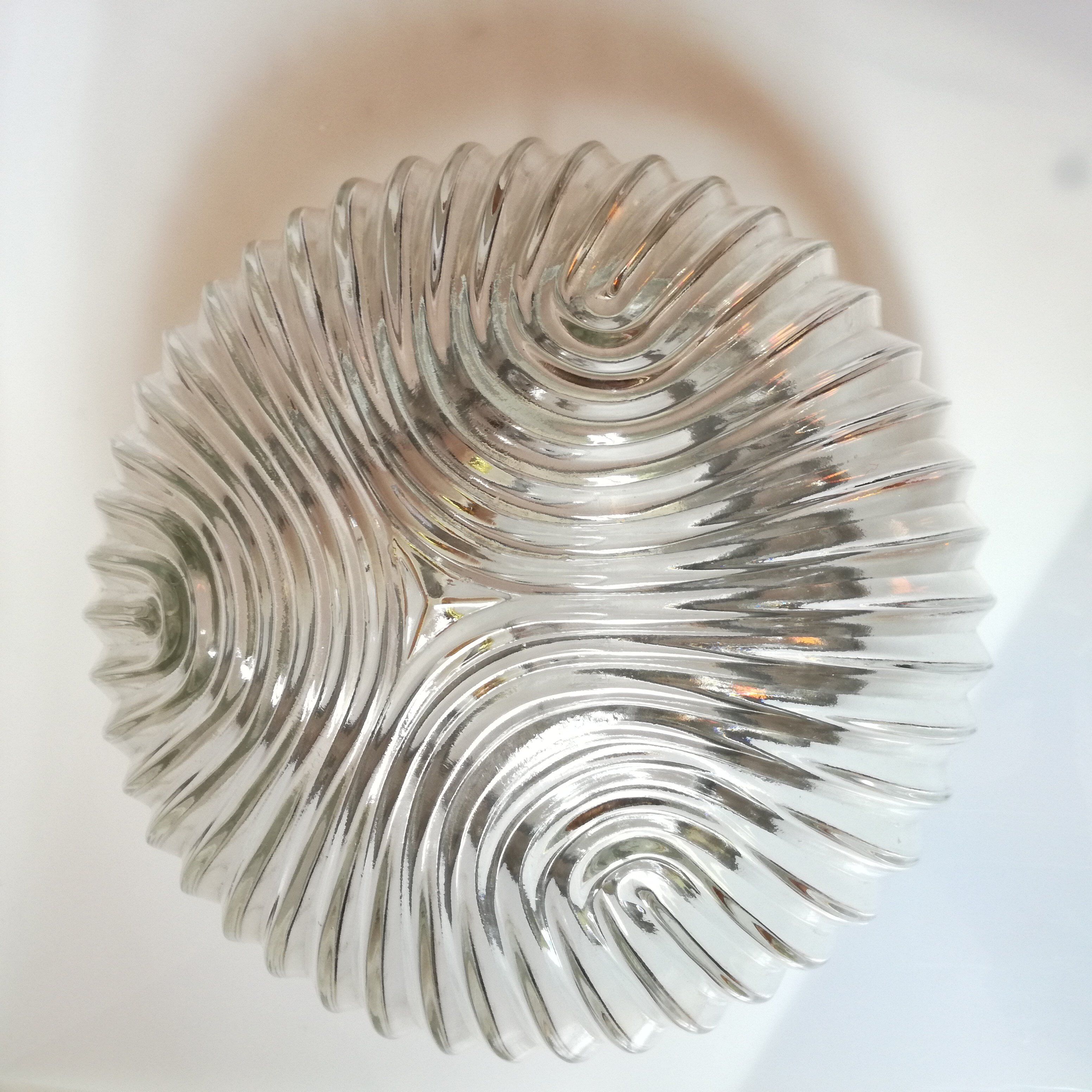 Ceiling lamp in the shape of a dome and striated glass Ø25