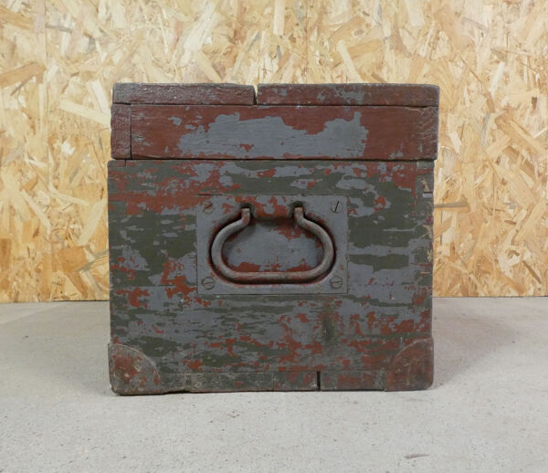 Ancien coffre en bois