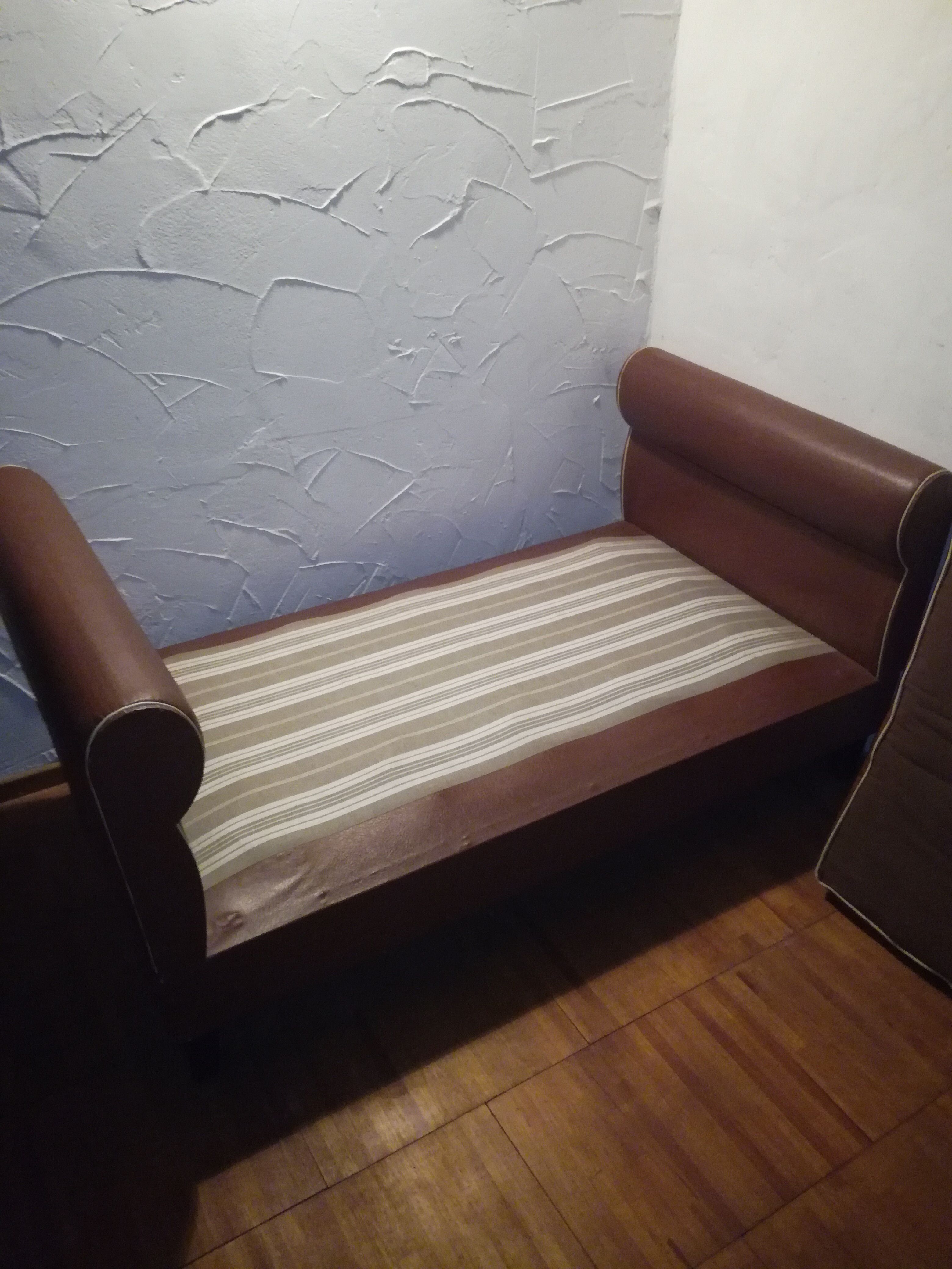 2-seater vintage fawn skai