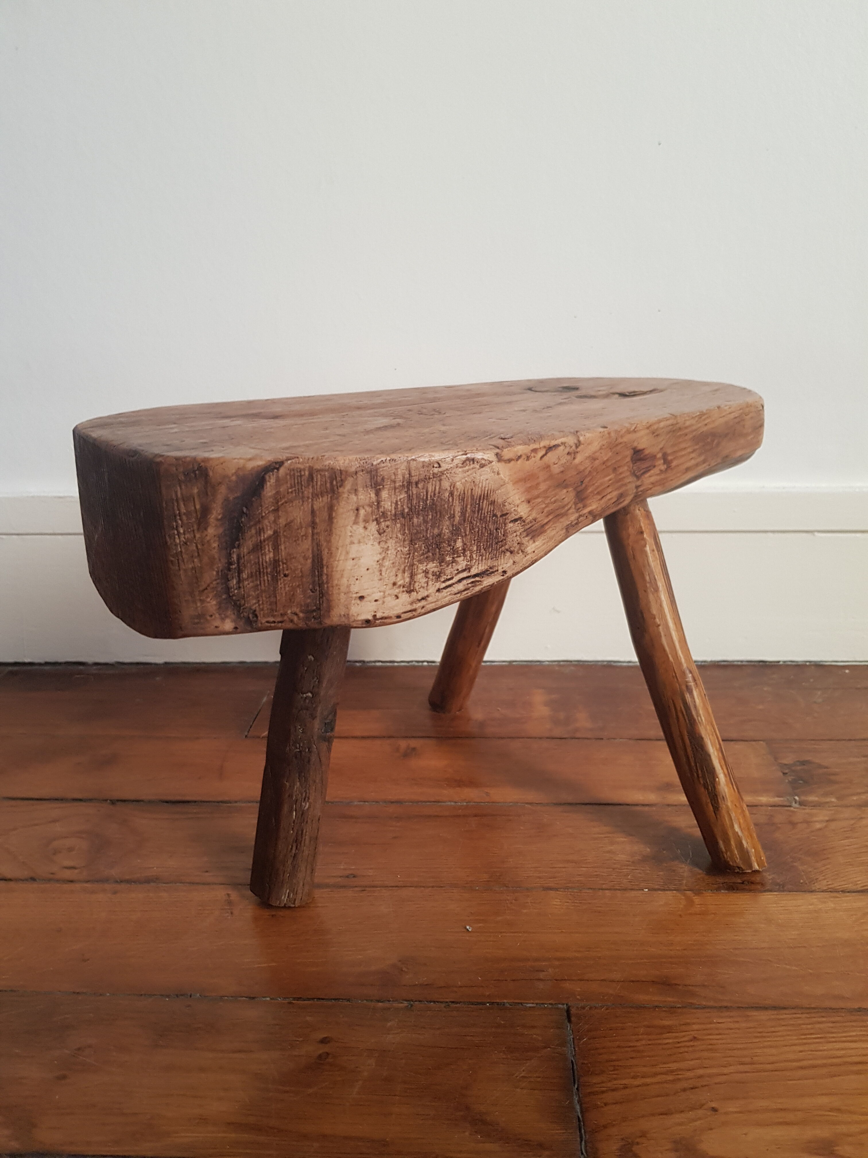 Vintage tripod stool low