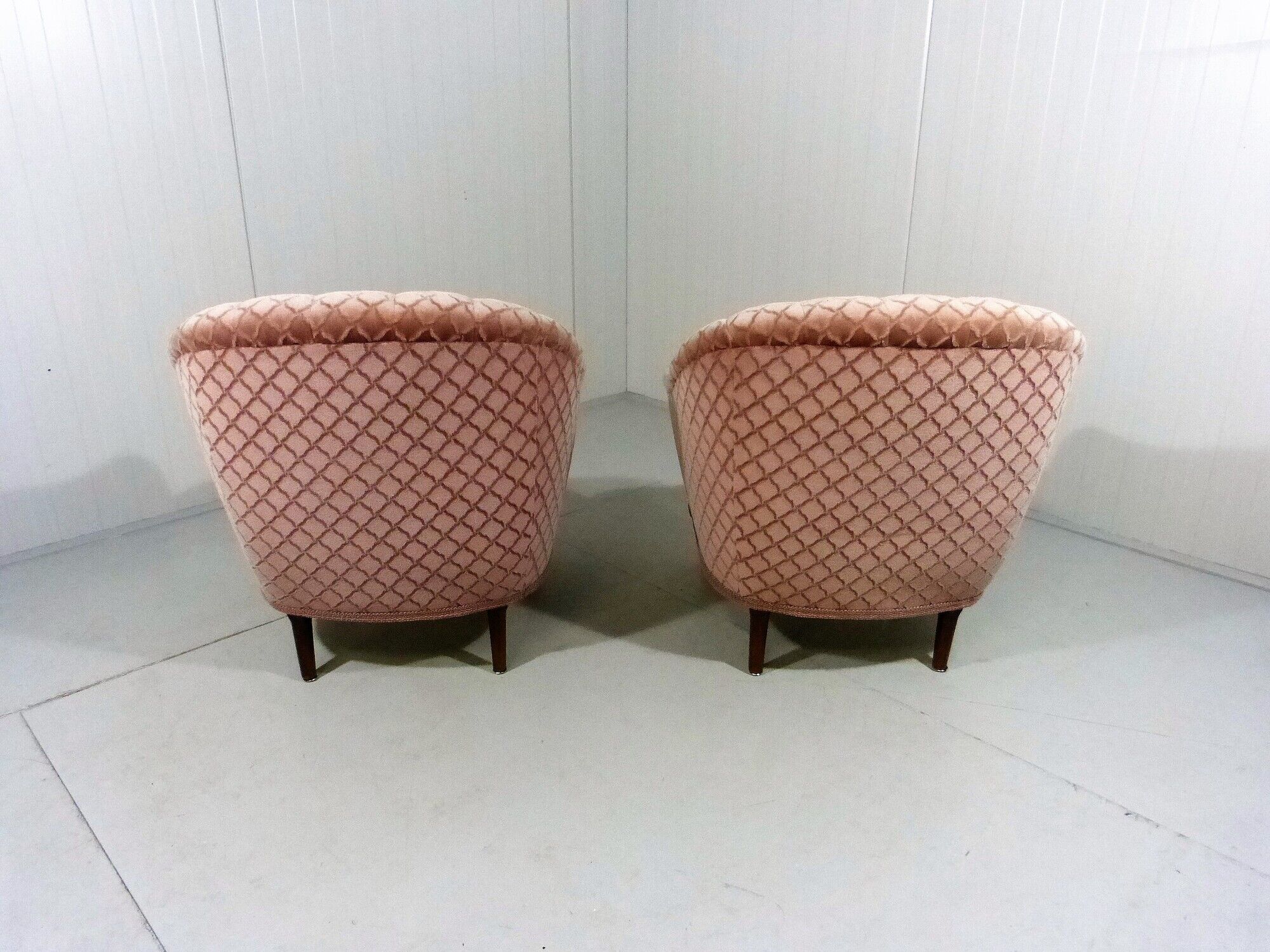 Ensemble de 2 fauteuils club en velours rose années 1950