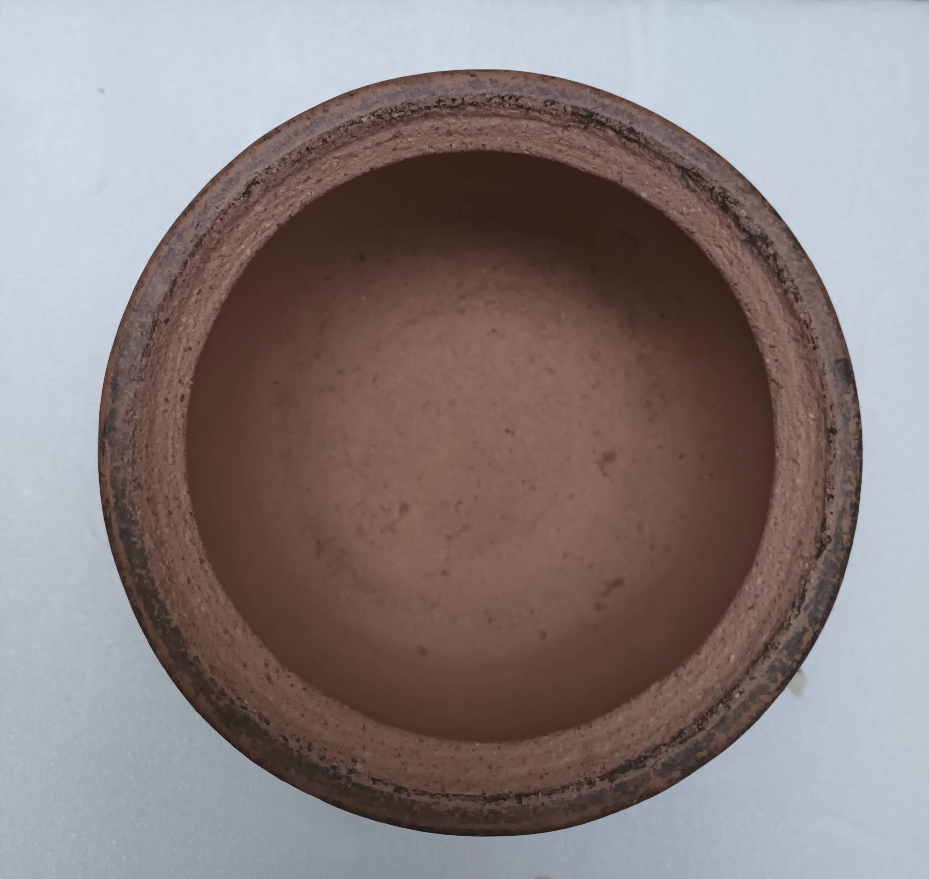 Stoneware catch-all / pot with lid