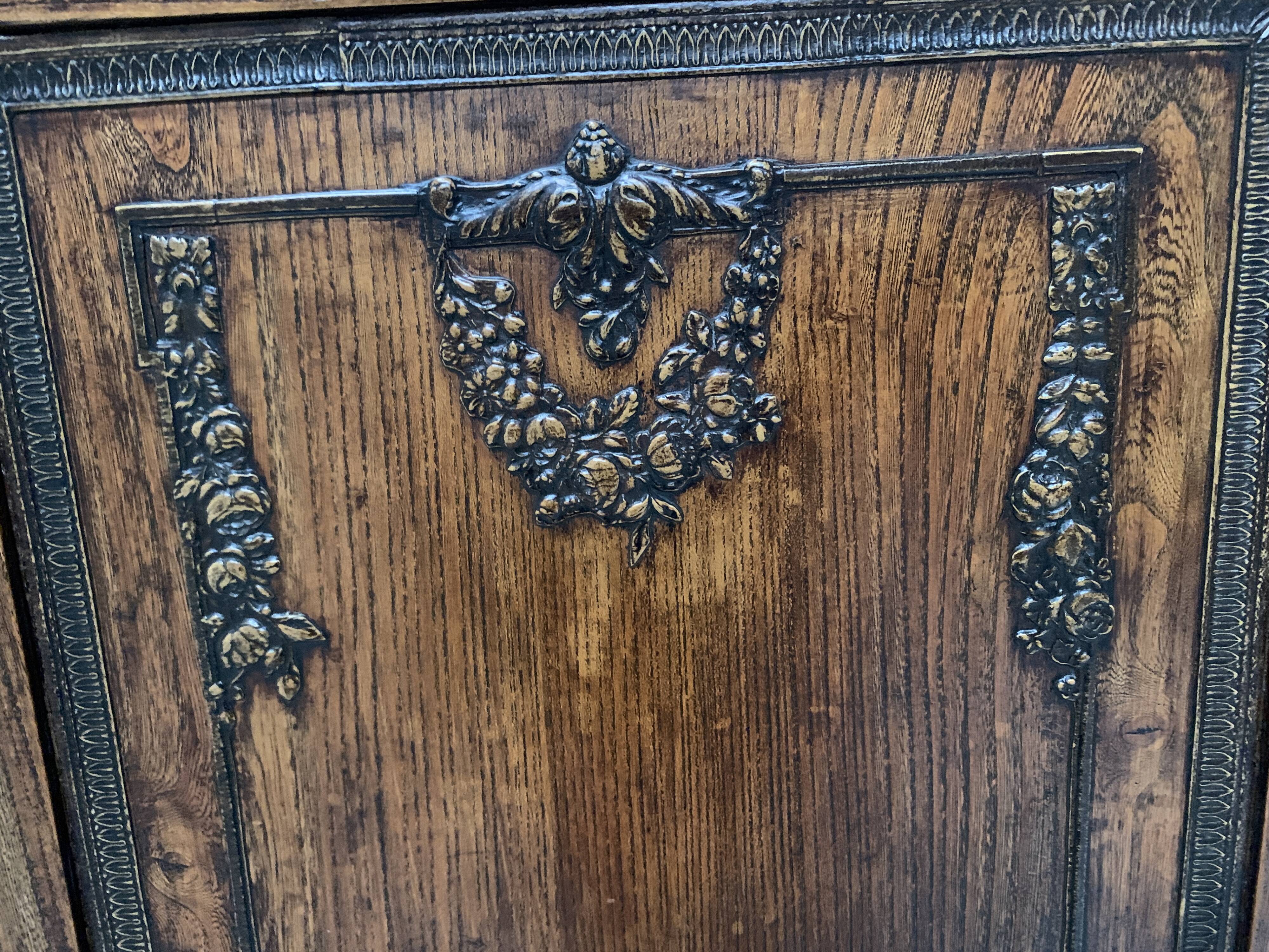 Double cupboard doors in carved oak, 20th century