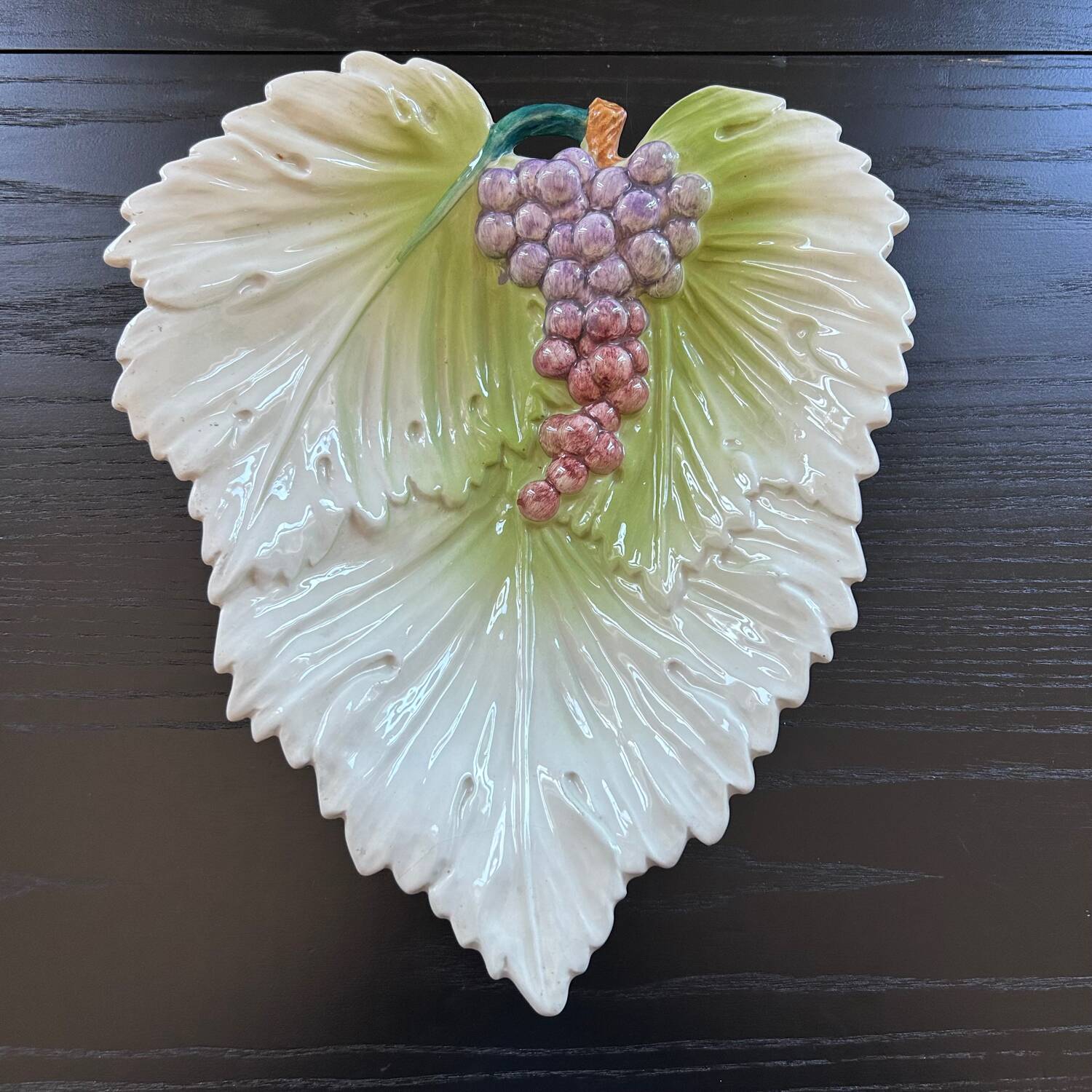 Grape-decorated slip dish