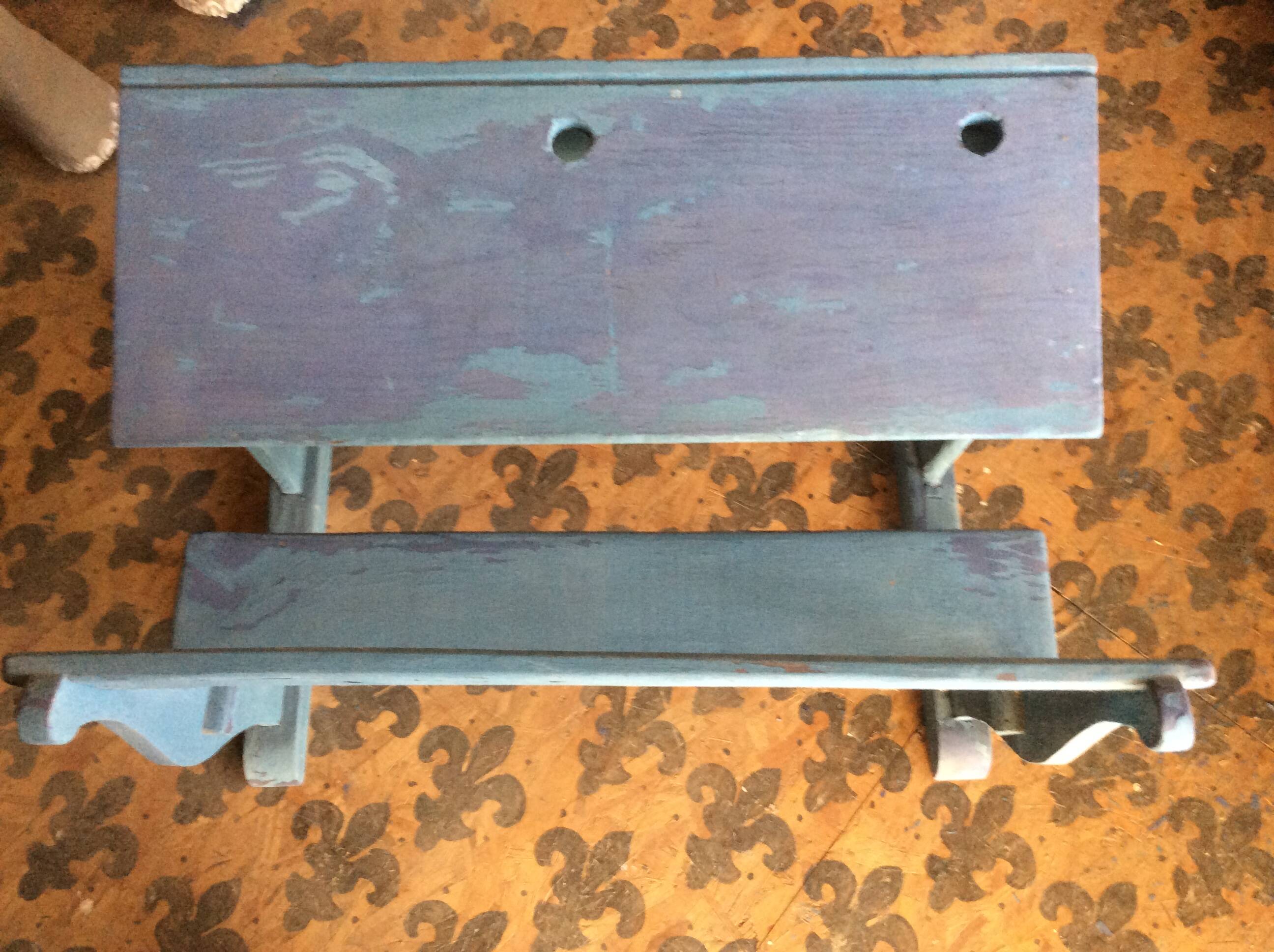 School bench early 900