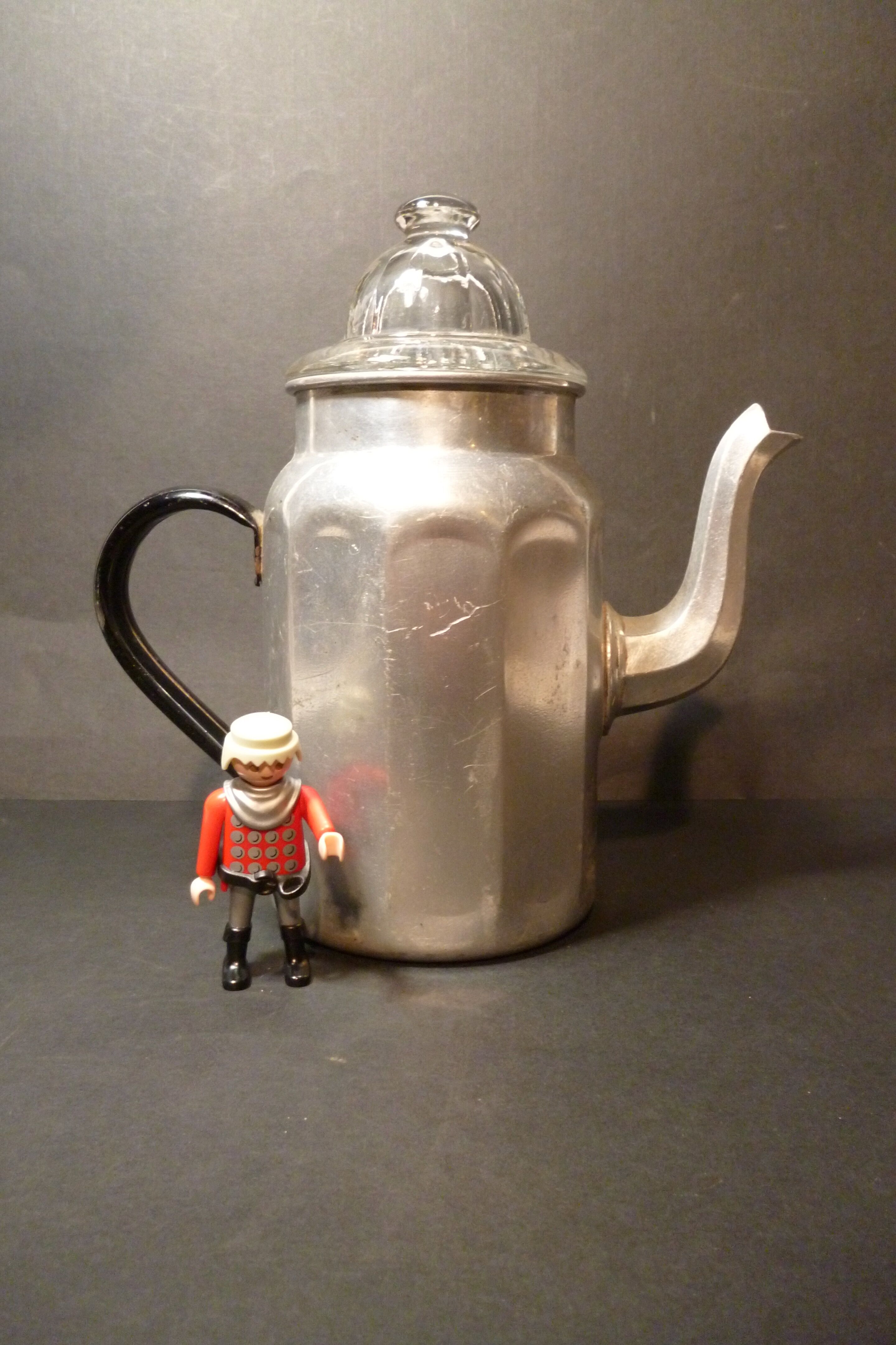 Cafetière aluminium ancienne à cabochon de verre