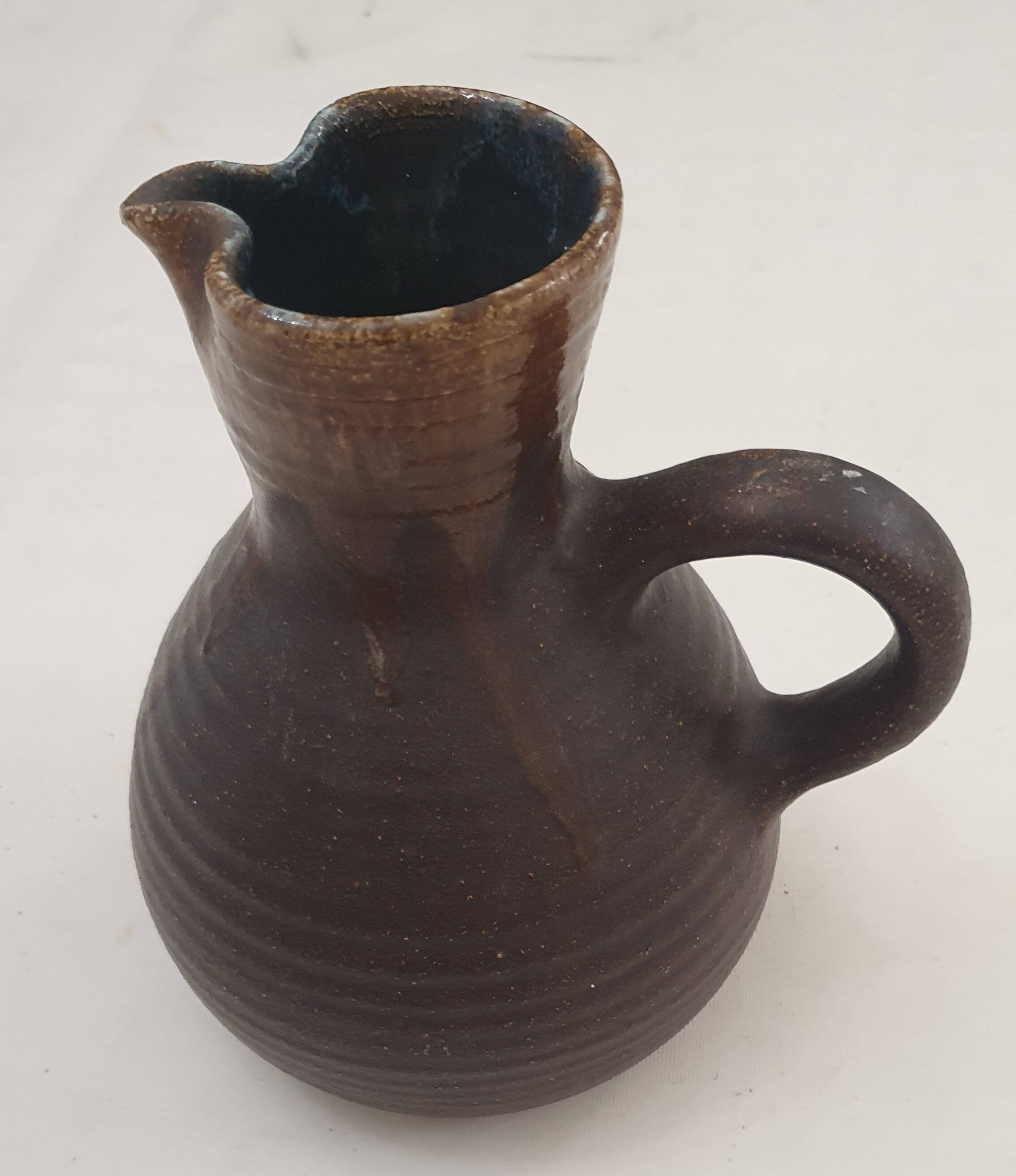 Artisanal jug with flamed interior