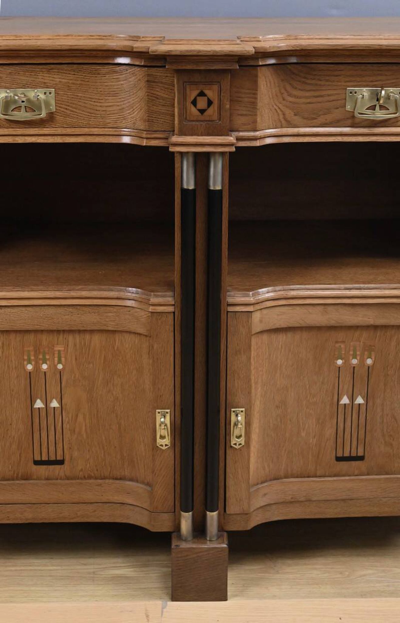 Buffet desserte en chêne dans le style Gustave Serrurier-Bovy, art déco – 1930