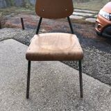 Set of 3 children's chairs from the 1960s in brown plywood with a green steel frame, school style.