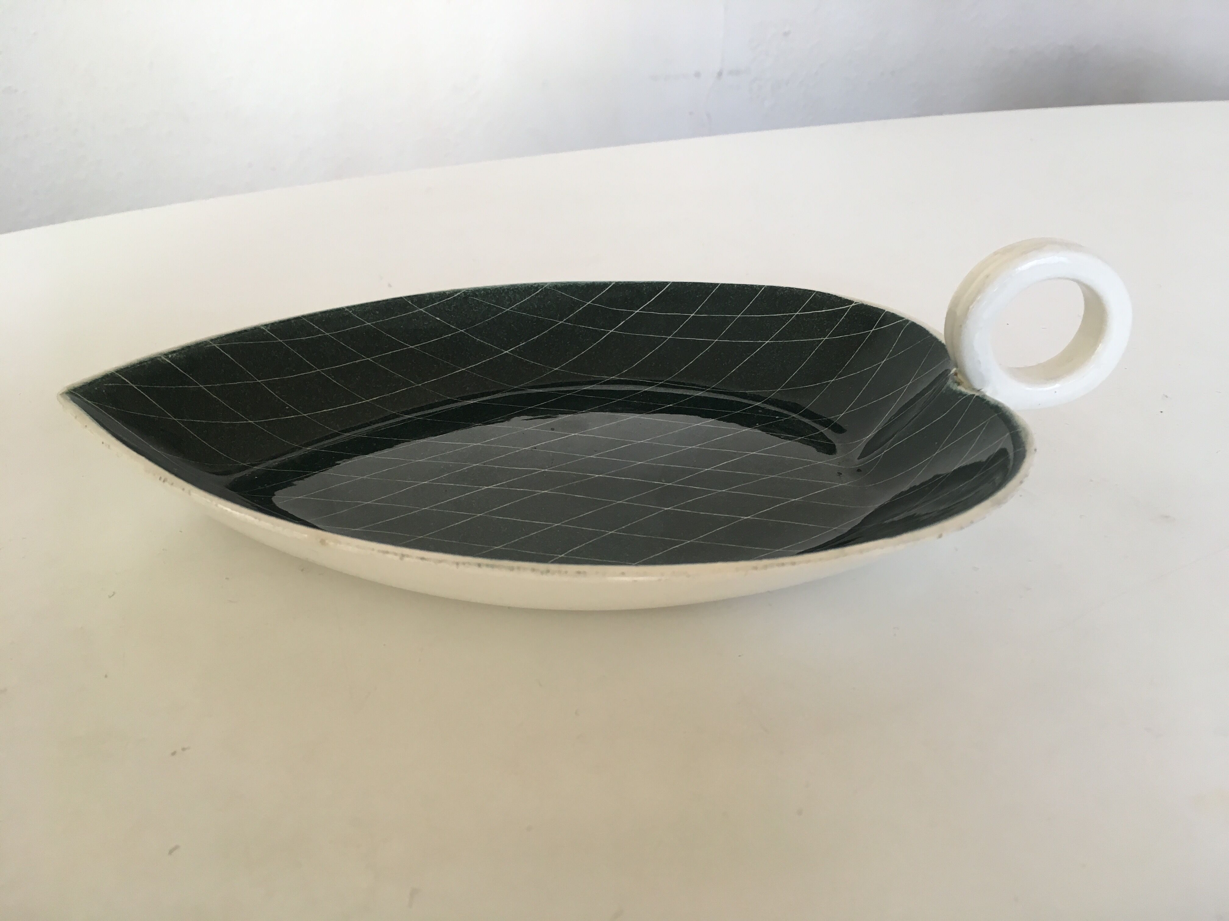 Ravier feuille en faience de Longchamp 50s losanges mid century