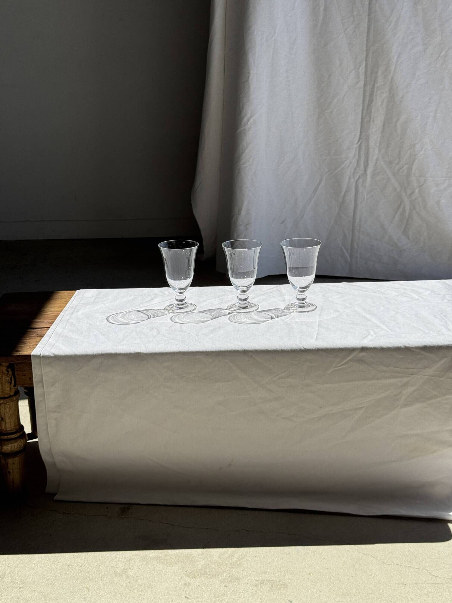 Set of 3 vintage stemmed glasses in clear glass H14 D10