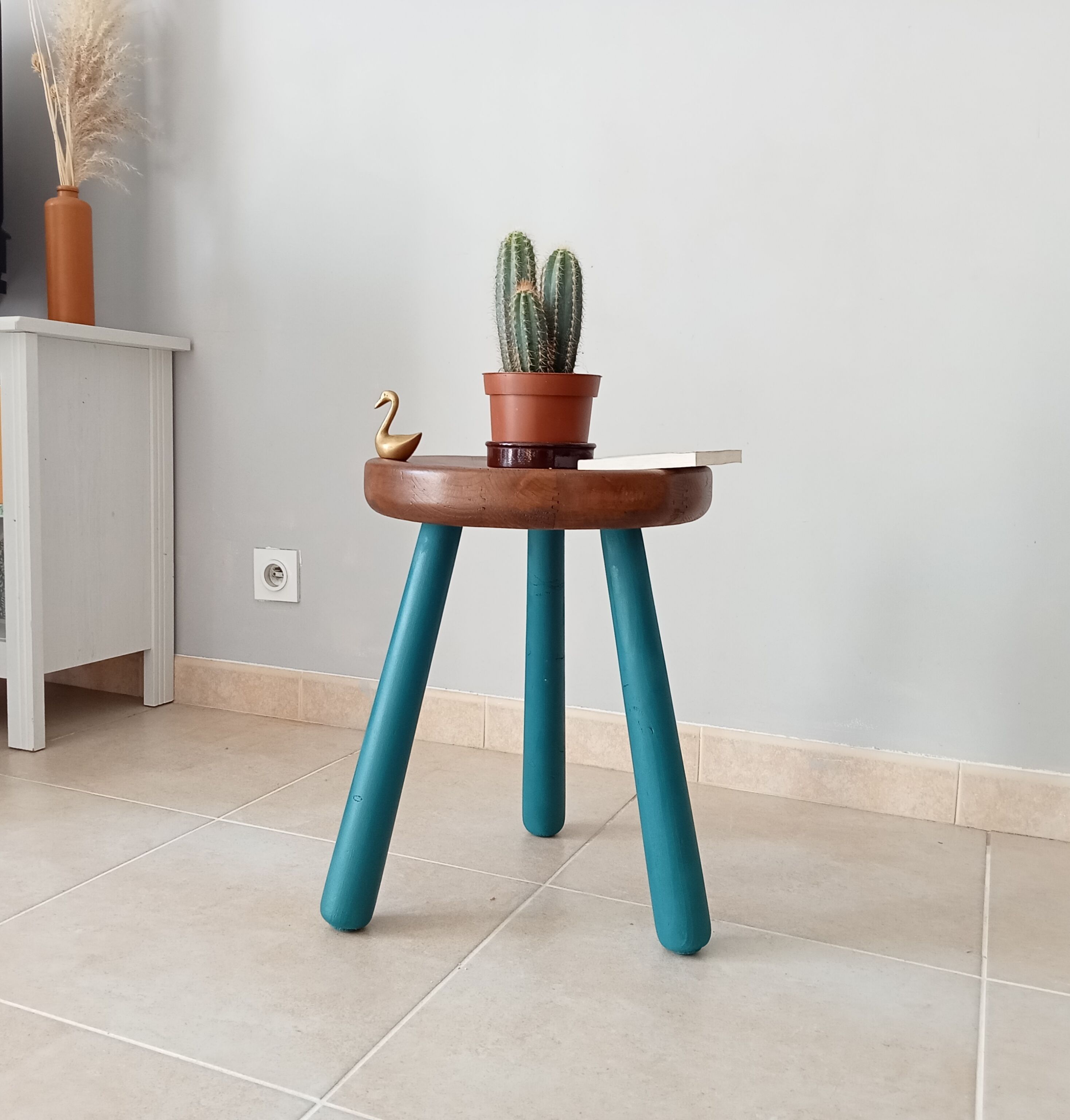 Tripod stool 50s