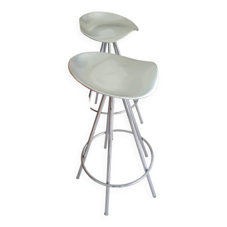 Paire de tabourets hauts de bar Jamaica stool design by Pepe Cortes for Amat acier chromé et aluminium