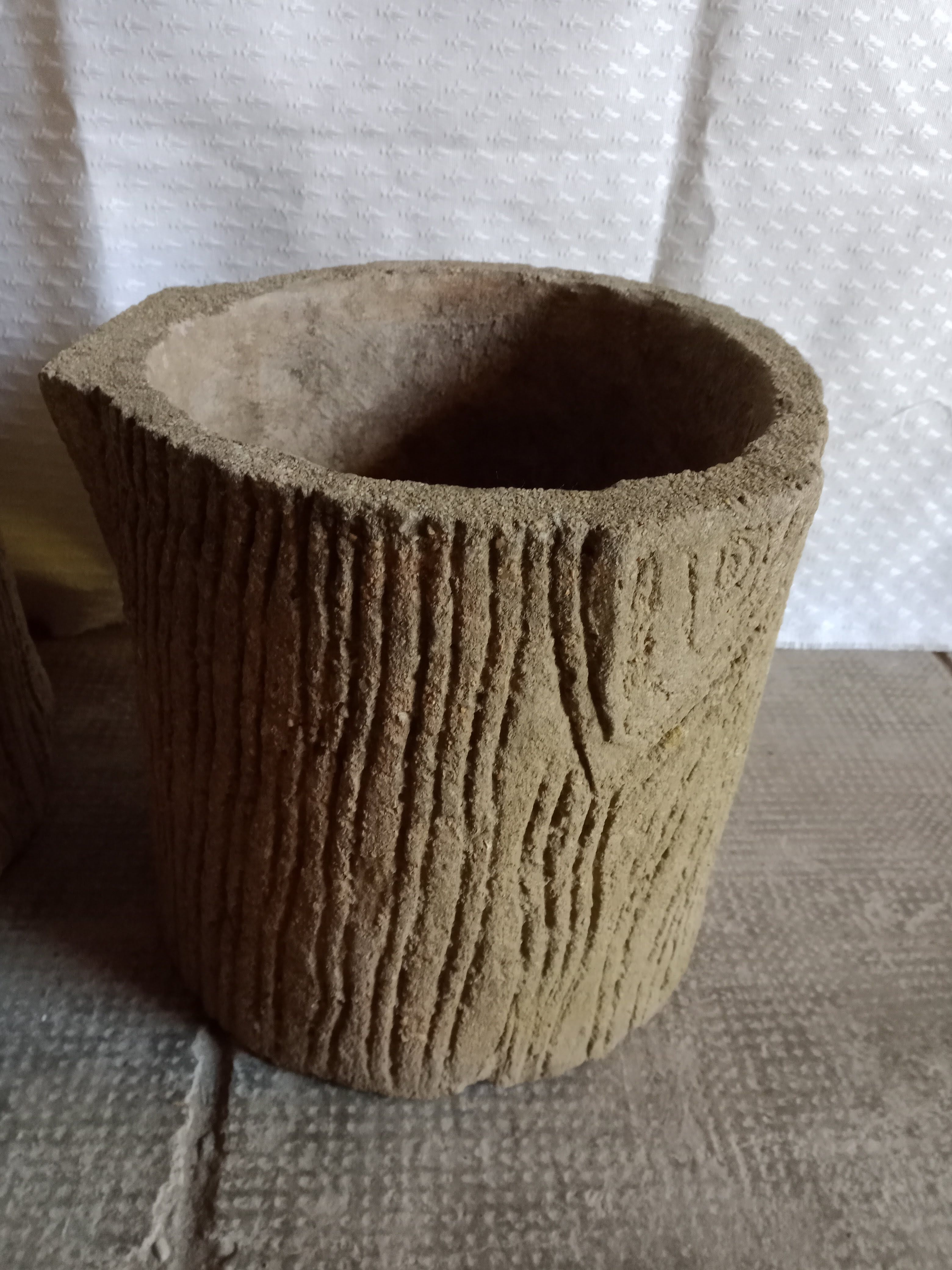 Trunk-shaped flower pots