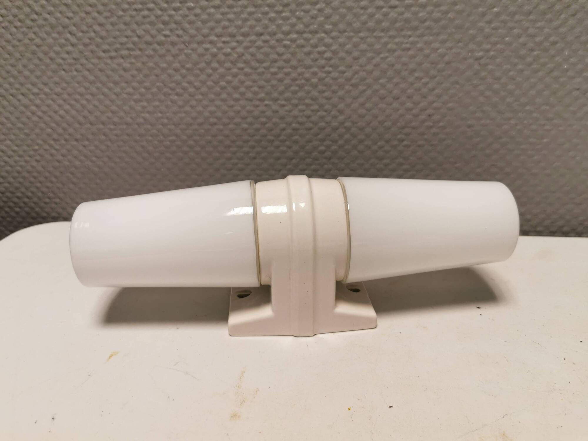 Bathroom/wall lamp designed by sigvard bernadotte for ifö sweden, model 6060. Estimated 1970-80s