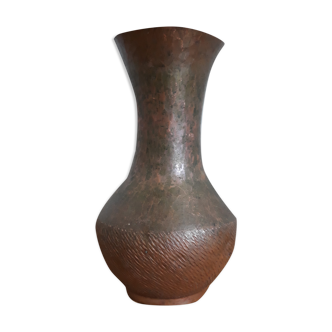 Artisanal vase from Mexico in hammered copper