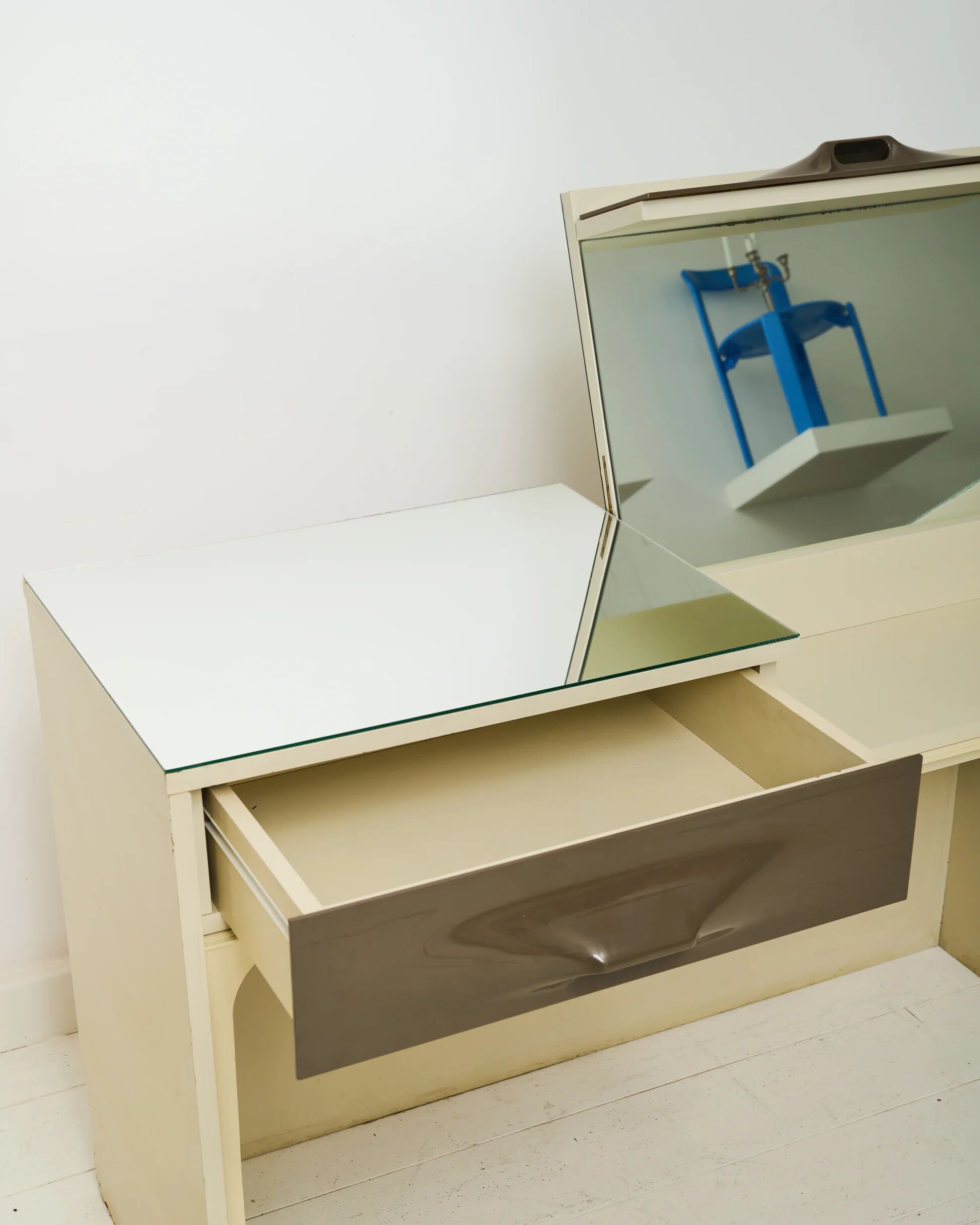 Coiffeuse série "DF-2000", Raymond Loewy, 1960