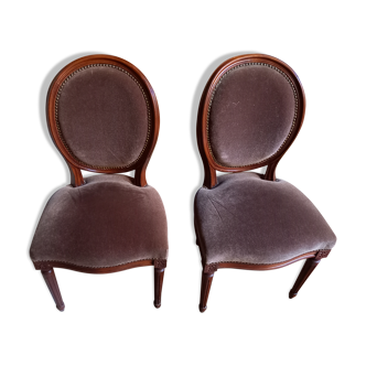 Set of 2 brown medallion chairs