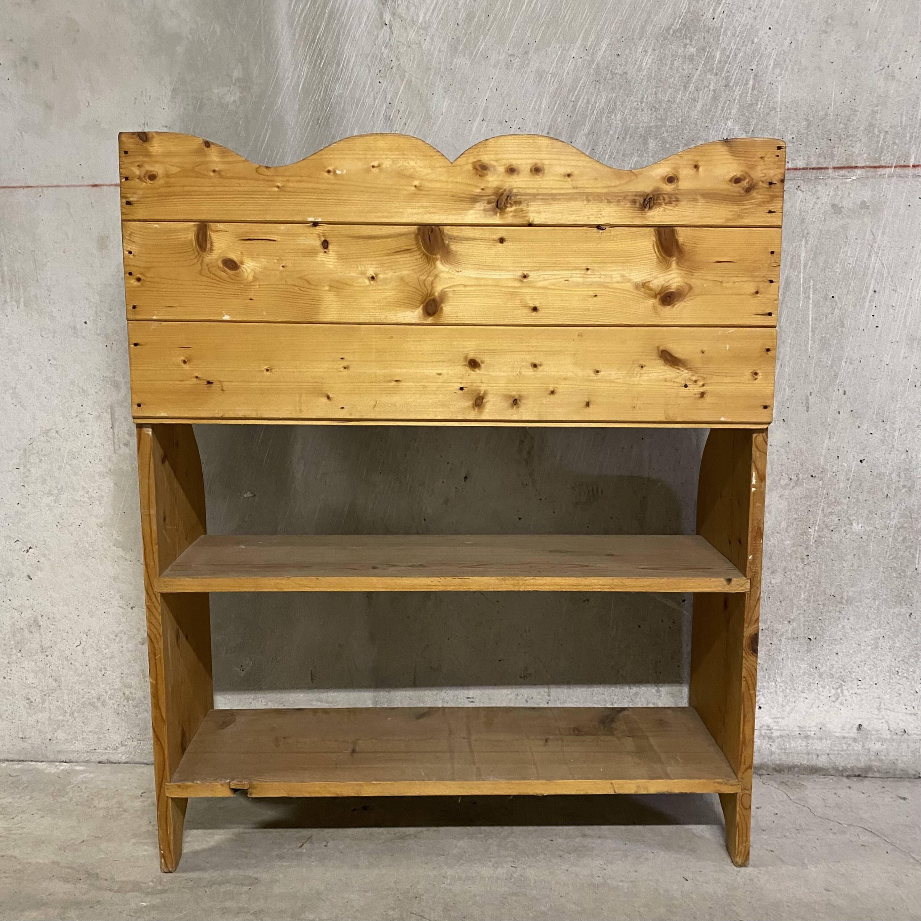 Etagère en bois brut