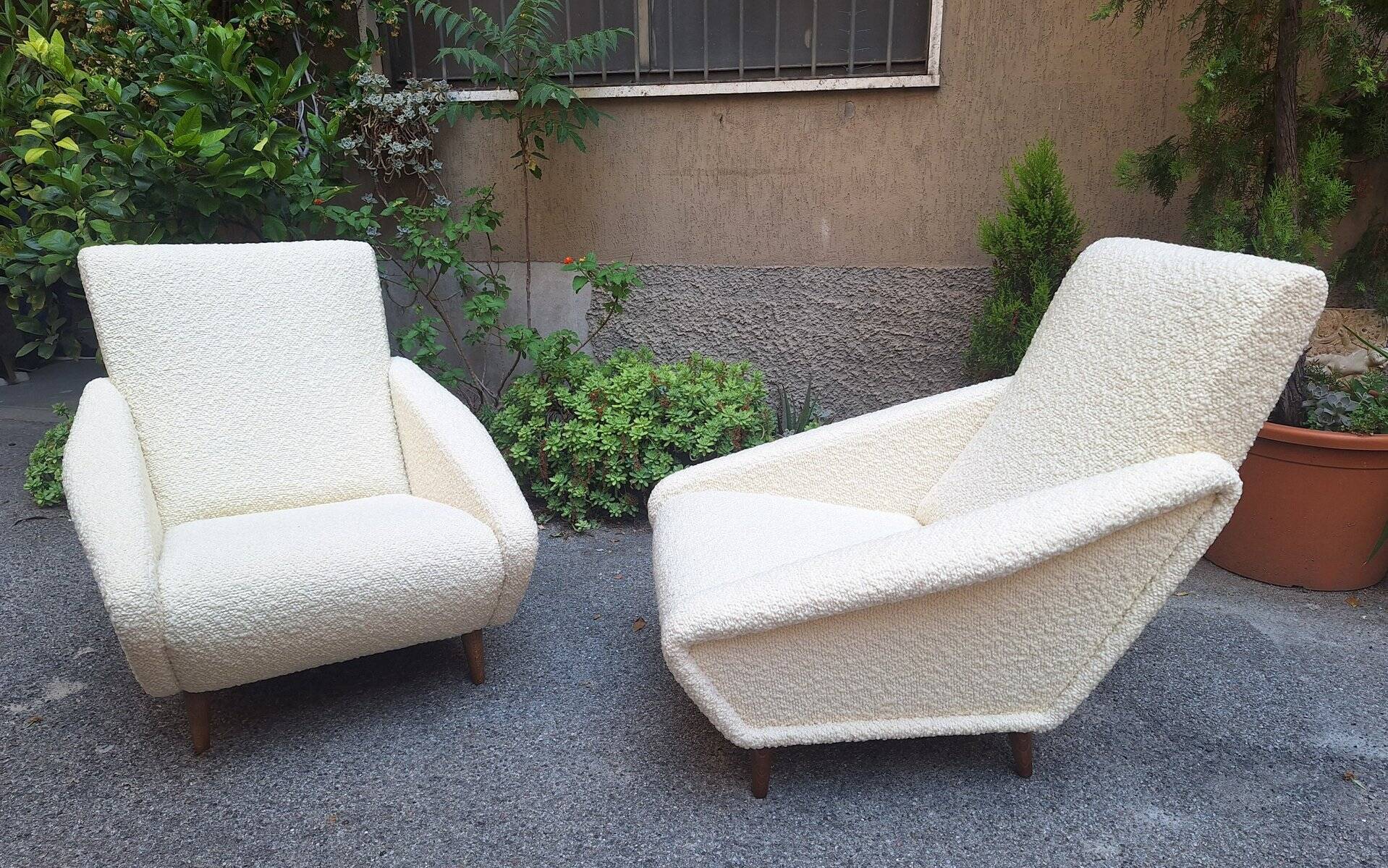 Distex Model Armchairs in White Boucle by Gio Ponti for Manifattura Artigianale Italiana, 1990s, Set of 2