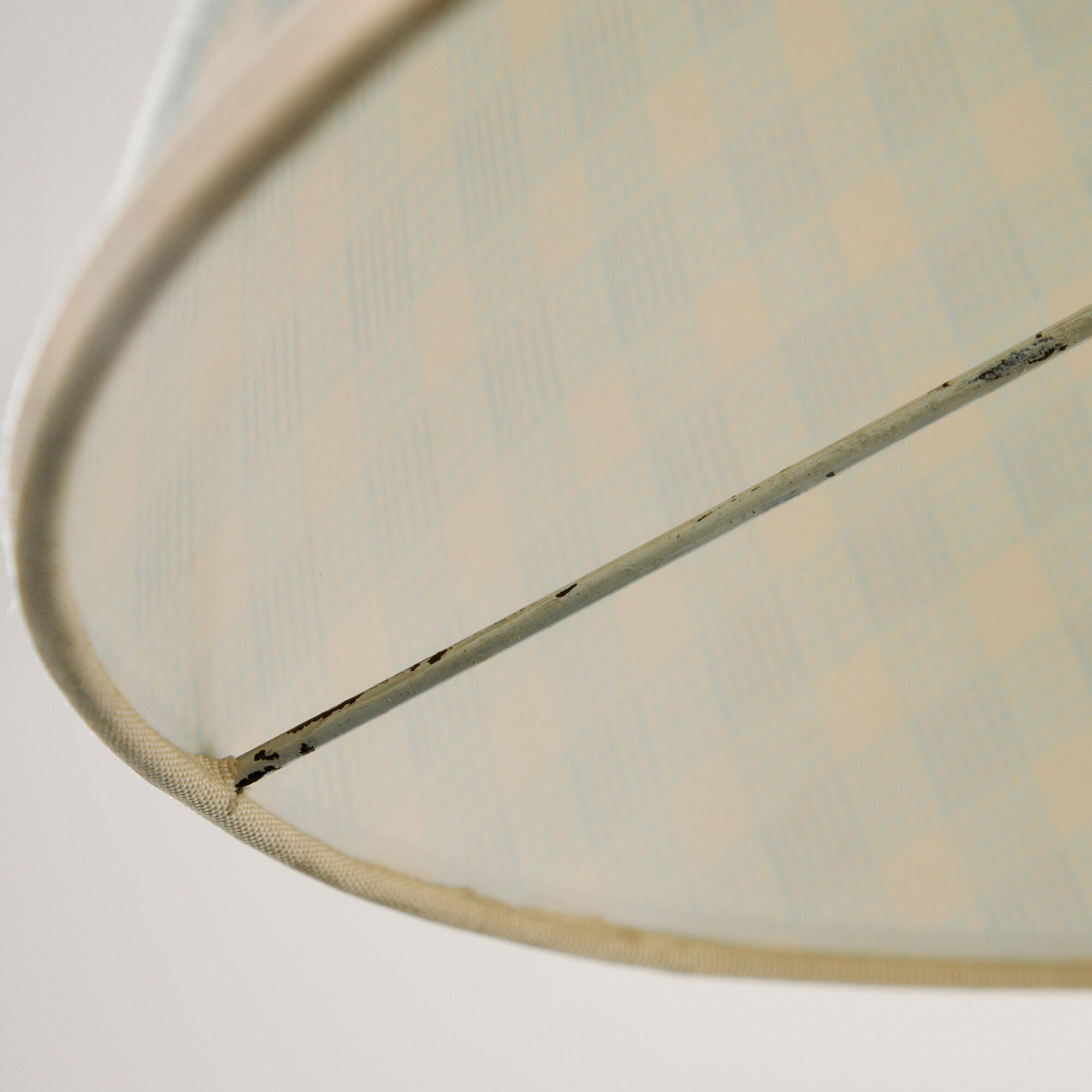 Ceramic table lamp