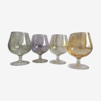 Suite de 4 verres à alcool