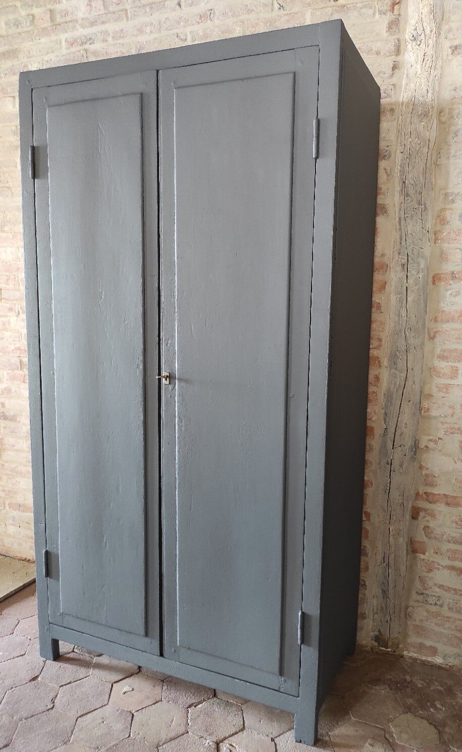 Armoire parisienne