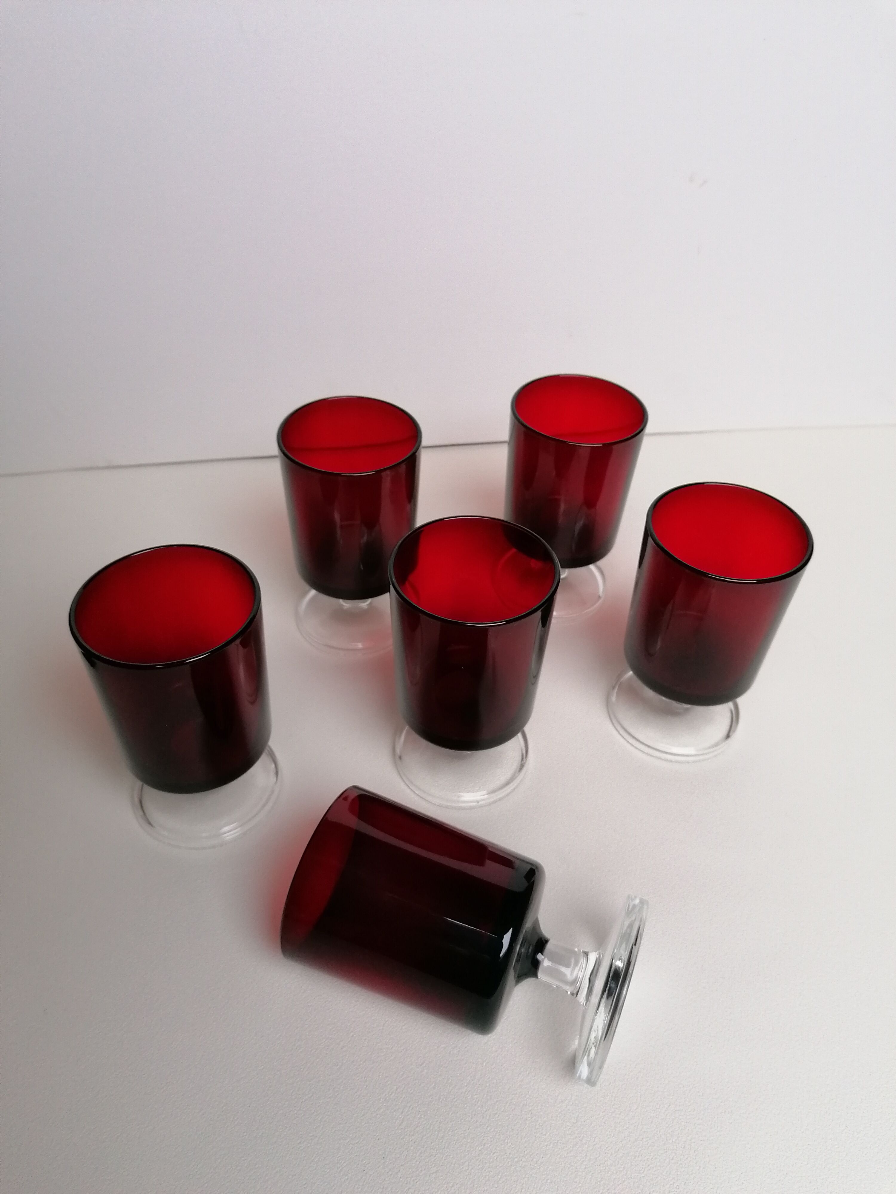 6 vintage glasses