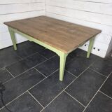 Table basse ancienne, pieds en chêne dessus en sapin.