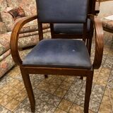 Chairs with armrests