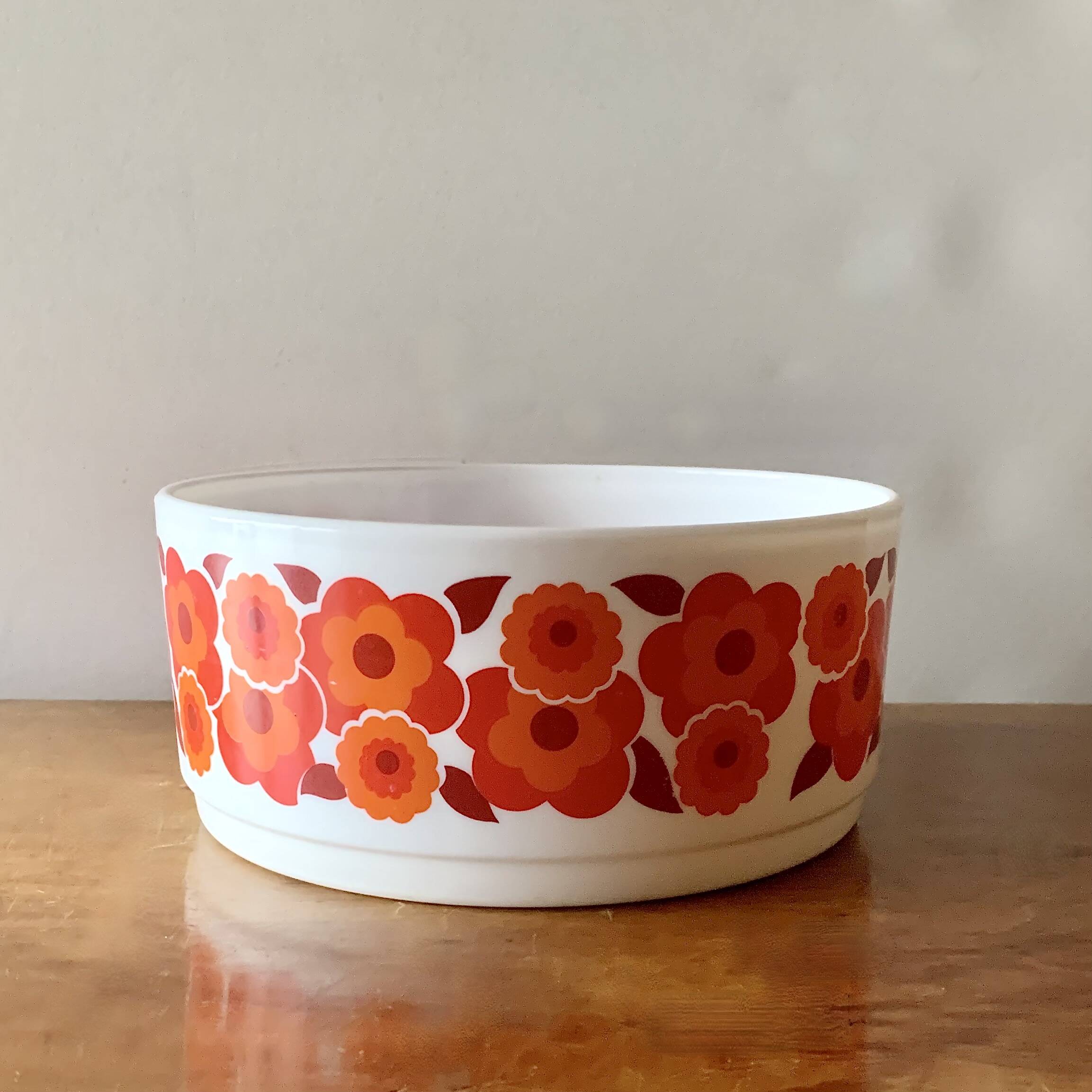 Arcopal Lotus salad bowl