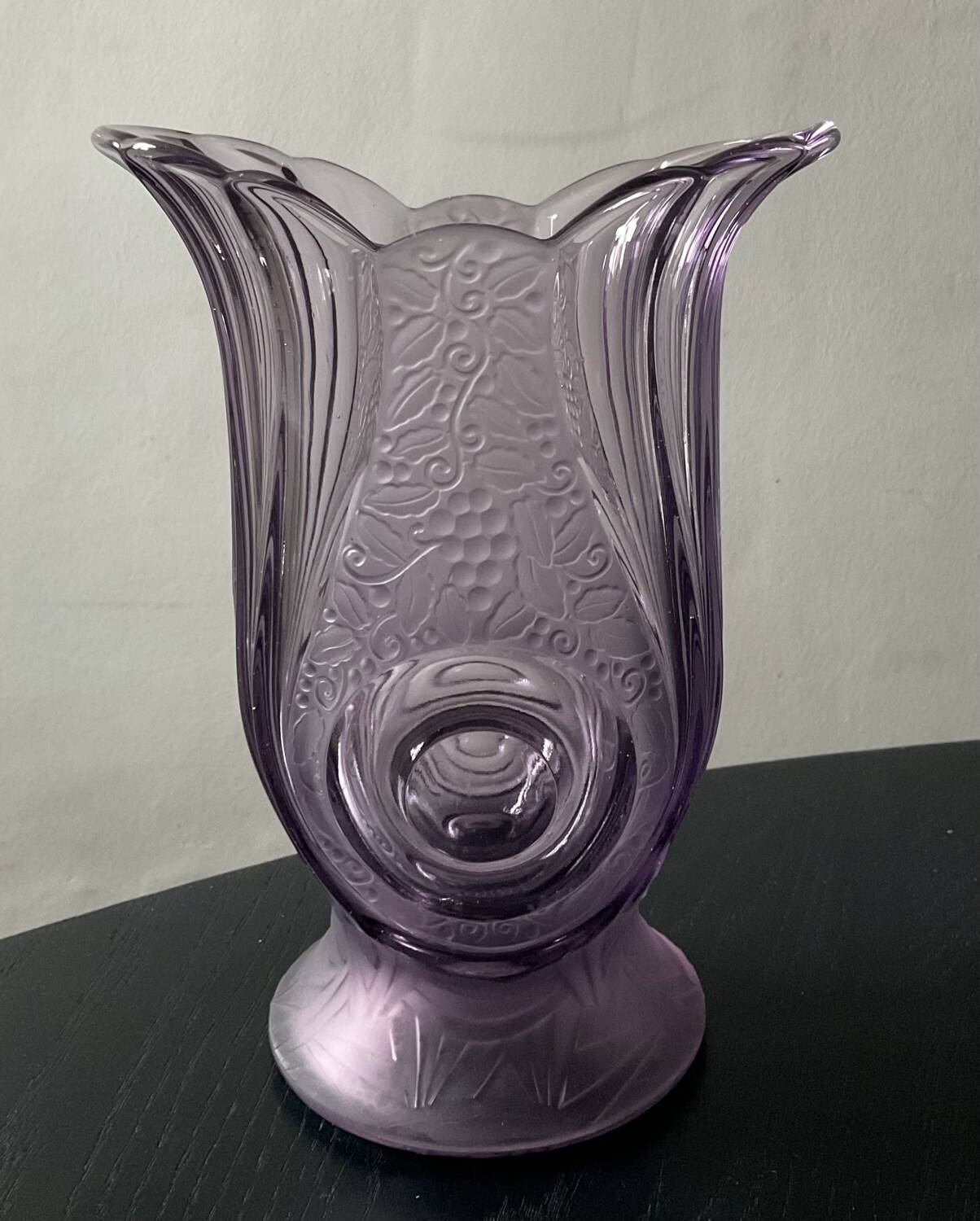 Art Deco vase Brockwitz-Germany in violet glass, signed.